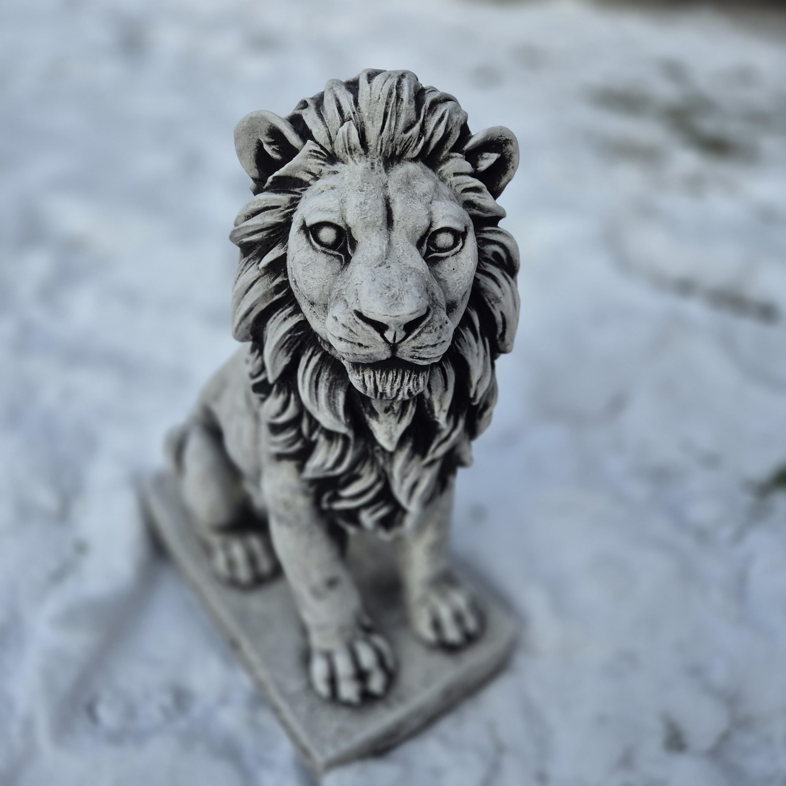 FABRIQ Kleiner Garten Löwe Figur Rechts, Steinfigur, Wetterfest, frostsicher aus Steinguss für Außenbereich, massiv 36 cm, 11 kg, shwarz