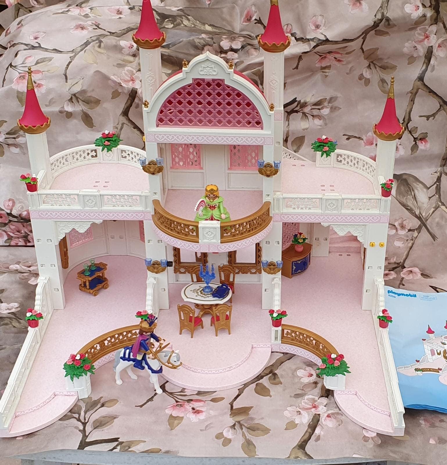 Playmobil - 4250 Magic Castle with Princess Crown