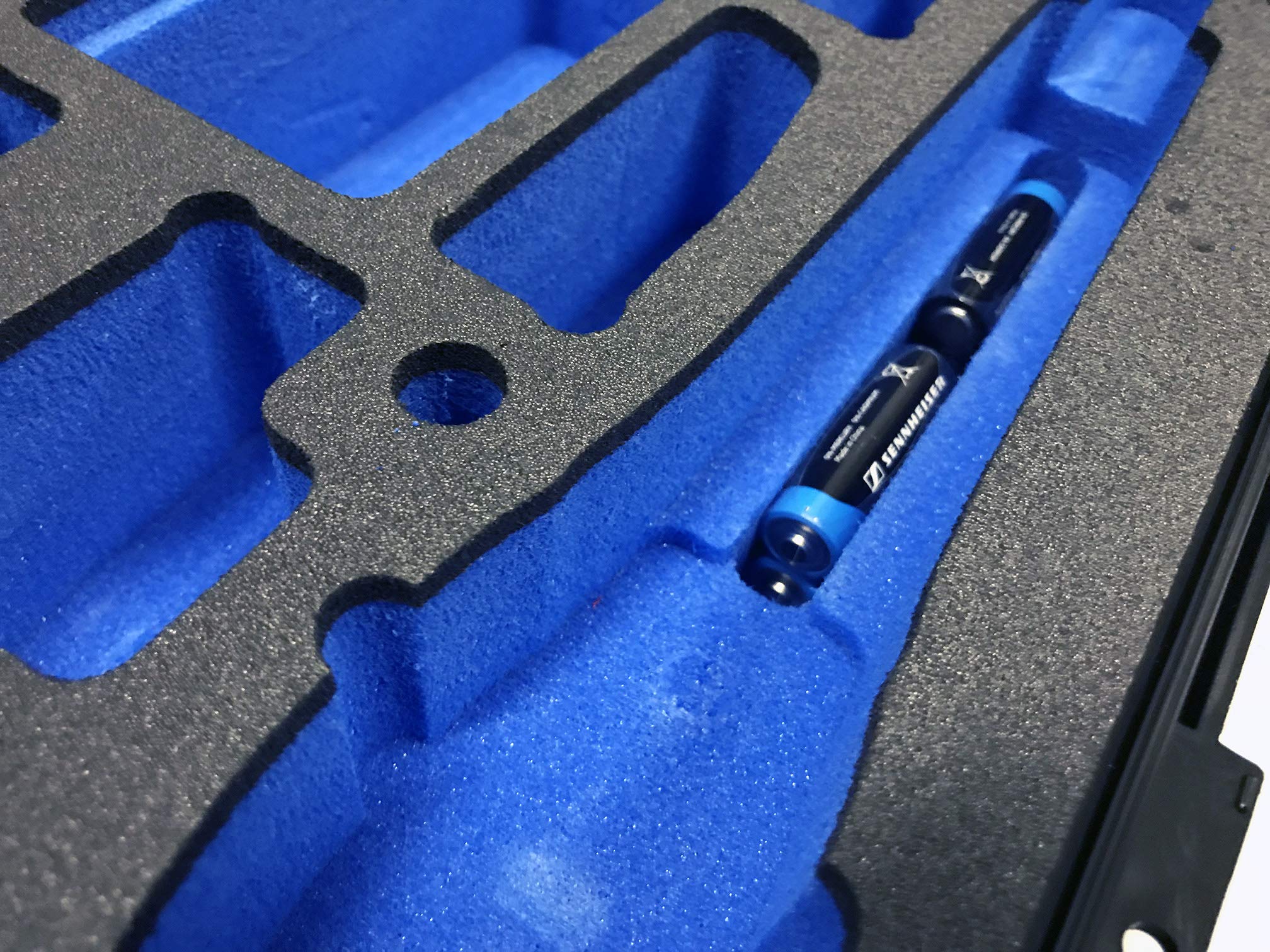 Custodia per Sennheiser Evolution Wireless serie G4 - Sennheiser EW G4 - Ampio spazio per gli accessori, ad esempio 4 trasmettitori tascabili, cavi e altro ancora.