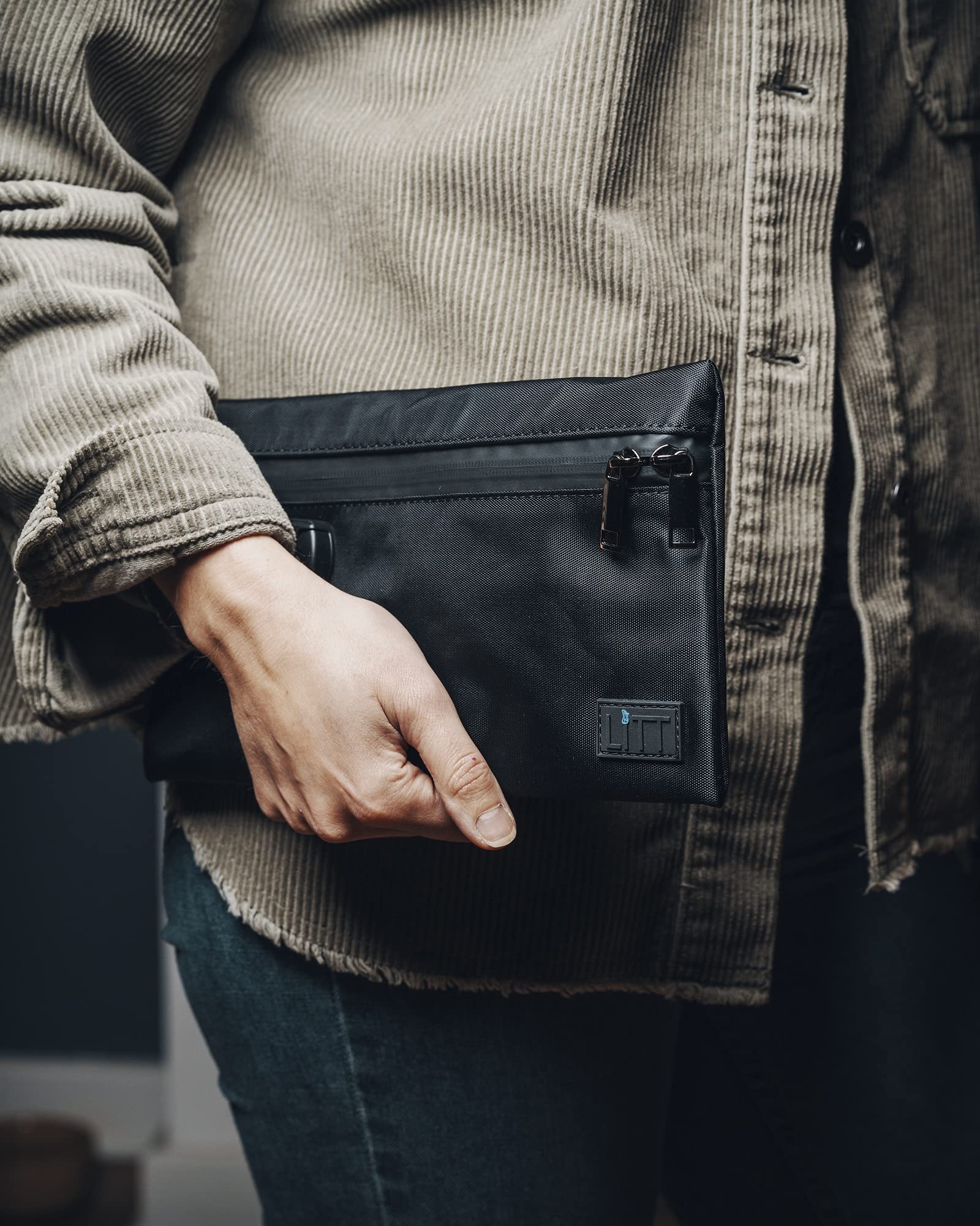 LITT - Borsa portaoggetti resistente all'acqua con serratura resistente agli odori, borsa discreta, Nero , L, moderno