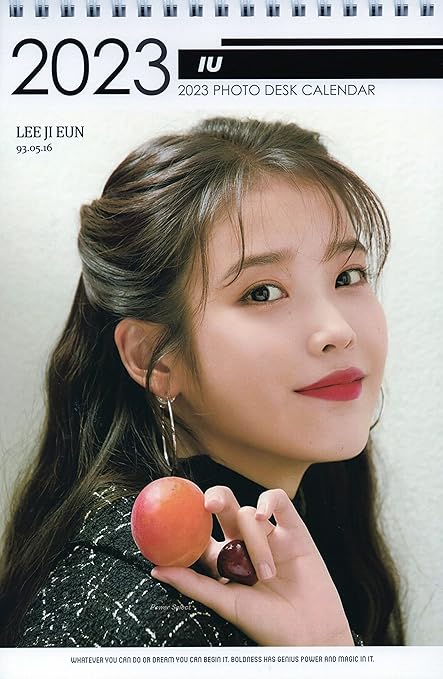 Iu アイユー グッズ 卓上 カレンダー 写真集 カレンダー 22 23年 2年分 ステッカーシール 12点セット アイドル 芸能人グッズ 通販 Amazon