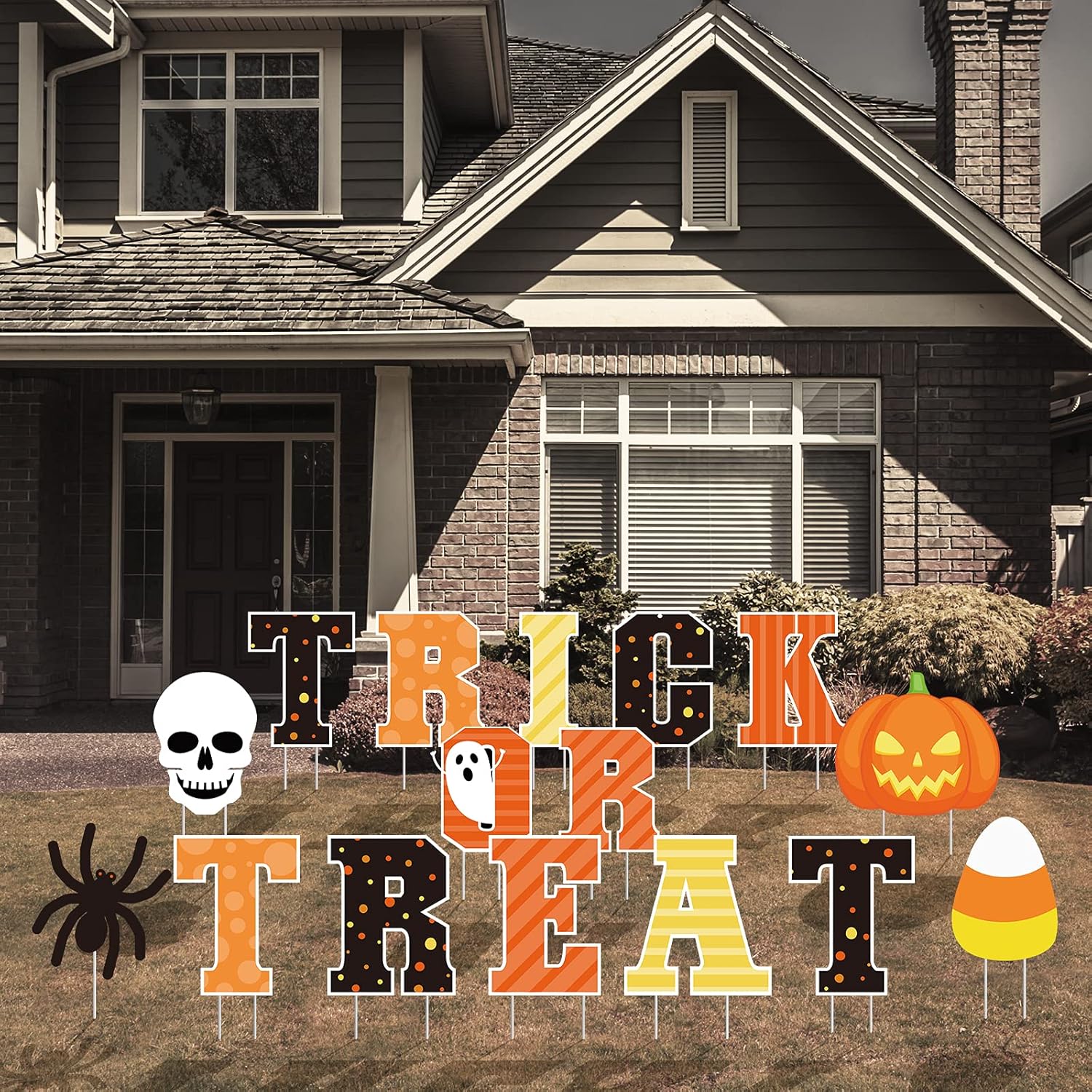 Whaline 16Pcs Halloween Yard Signs with 32Pcs Stakes Large Trick or Treat Lawn Signs Waterproof Plastic Spider Pumpkin Skull Outdoor Sign for Lawn Patio Yard Garden Decoration Supplies