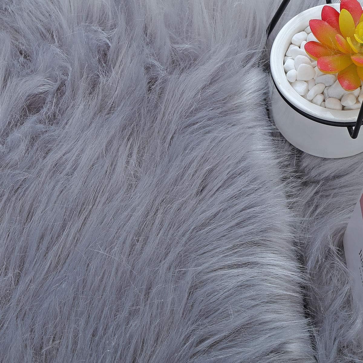 KAIHONG Faux Fur Sheepskin Style Rug (50 x 80 cm) Faux Fleece Chair Cover Seat Pad Soft Fluffy Shaggy Area Rugs For Bedroom Sofa Floor (gray - Image 5