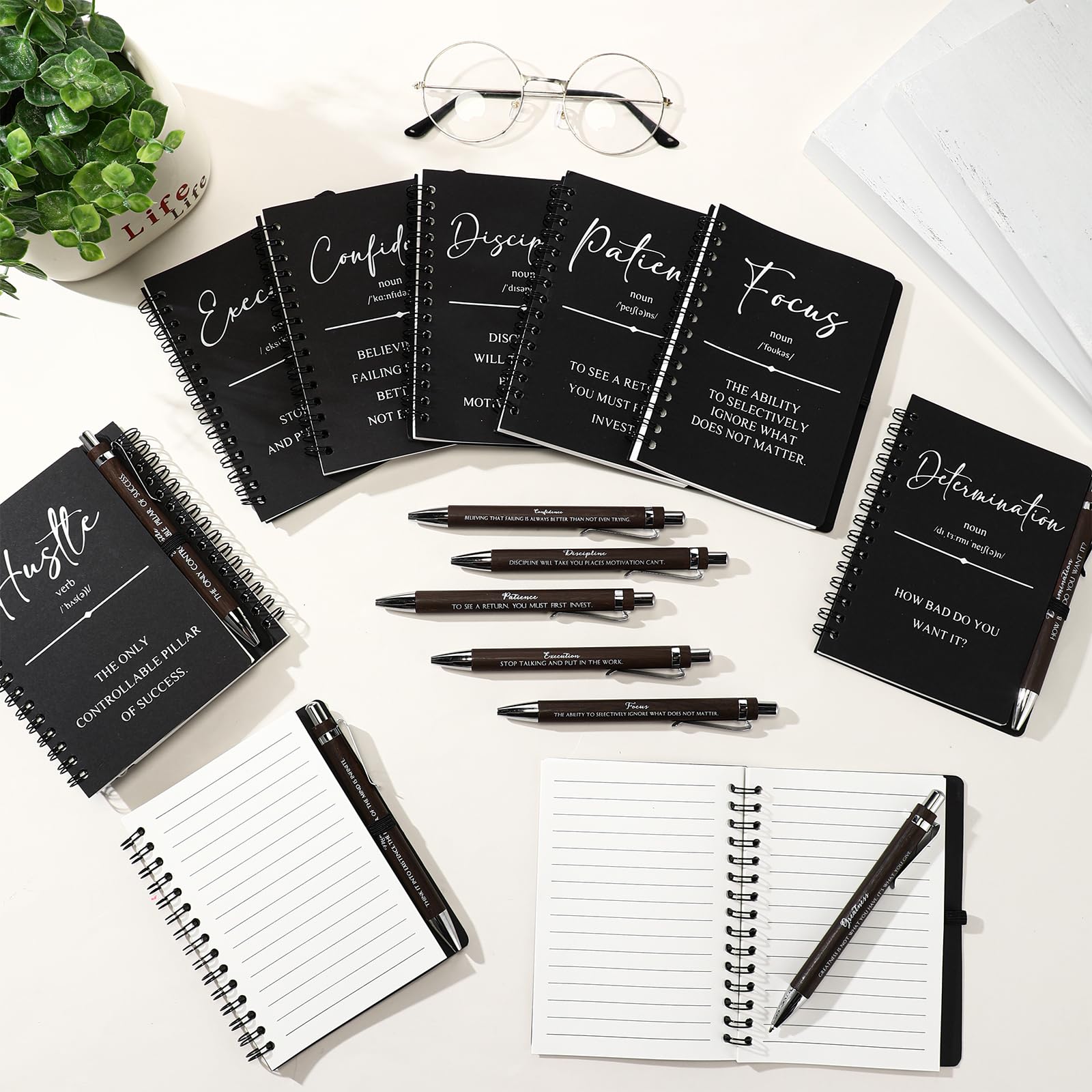 TecUnite Set di 30 quaderni a spirale ispiratori con penne motivazionali in bambù, regalo di apprezzamento dei dipendenti, per colleghi, squadre, insegnanti, studenti, regalo di ringraziamento (nero)
