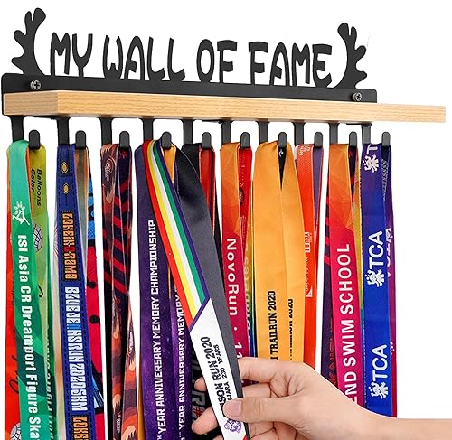 Goutoports Estante de trofeos personalizado para medallas, estante de exhibición de medallas deportivas con madera, color de texto e imágenes