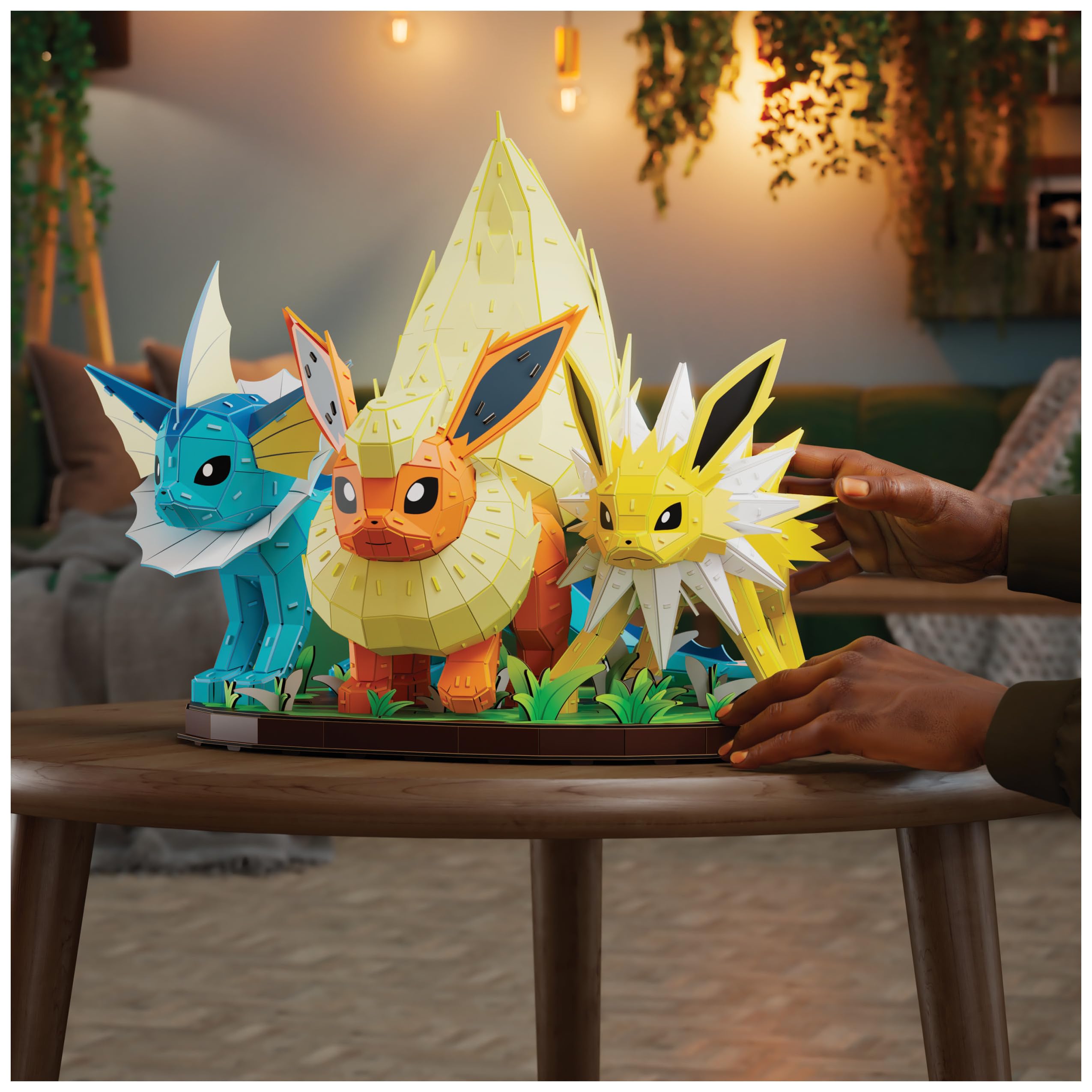 4D Build, Kit di modellismo 3D del Trio di evoluzioni di Pokémon Eevee con Vaporeon, Flareon e Jolteon, Personaggio Pokémon, Decorazione da scrivania, 612 Pezzi, dai 12 Anni in su
