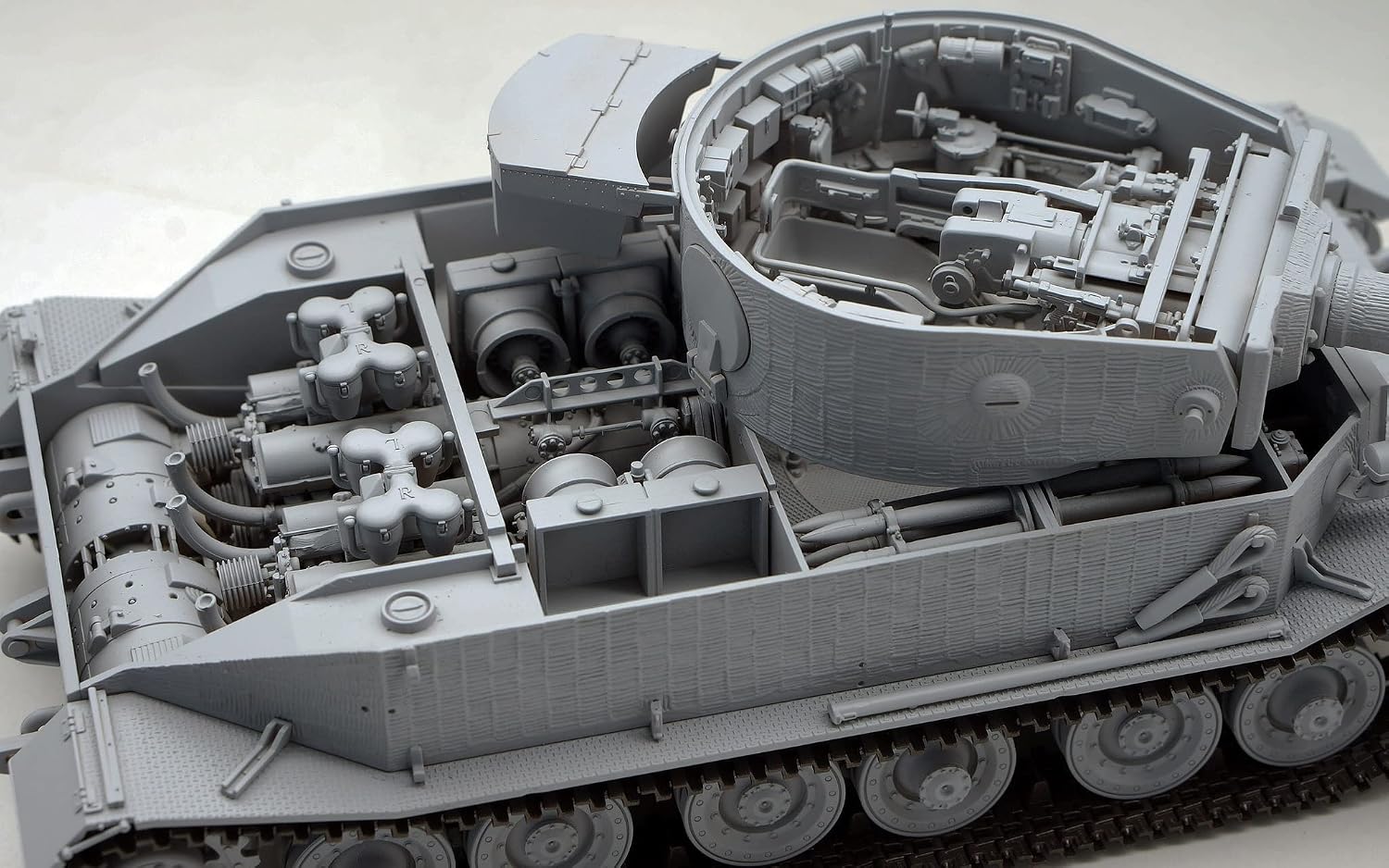 Amusing Hobby AMH35A051 1/35 German Army Tager (P) 003 Full Interior Plastic Model, Molded Color