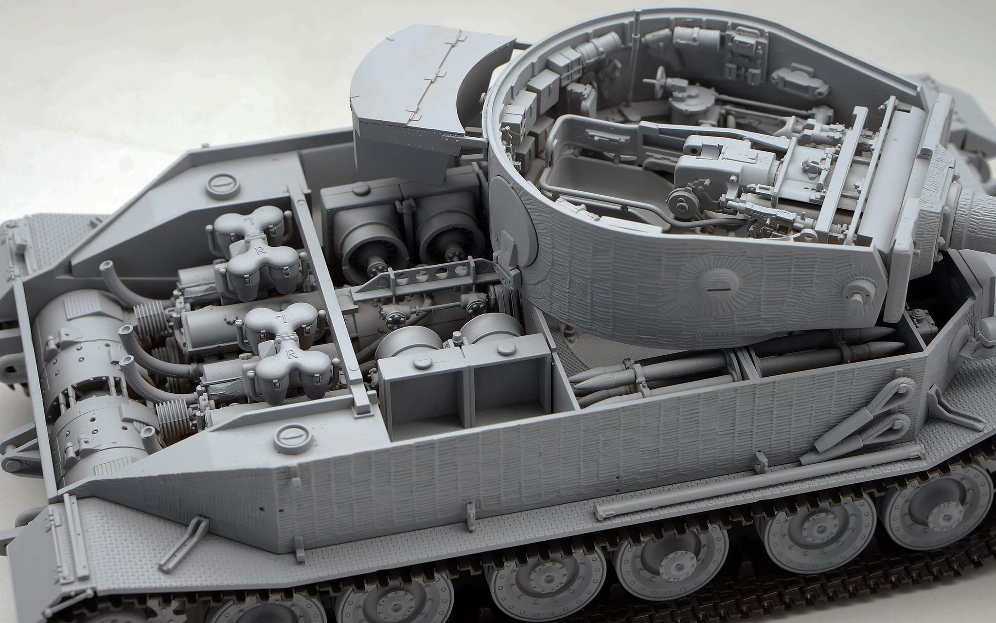 Amusing Hobby 35A051 Panzerkampfwagen VI Tiger (P) 003 Mit Zimmerit Und Vollständiger Inneneinrichtung 1:35 Maßstab Plastik Modellbausatz