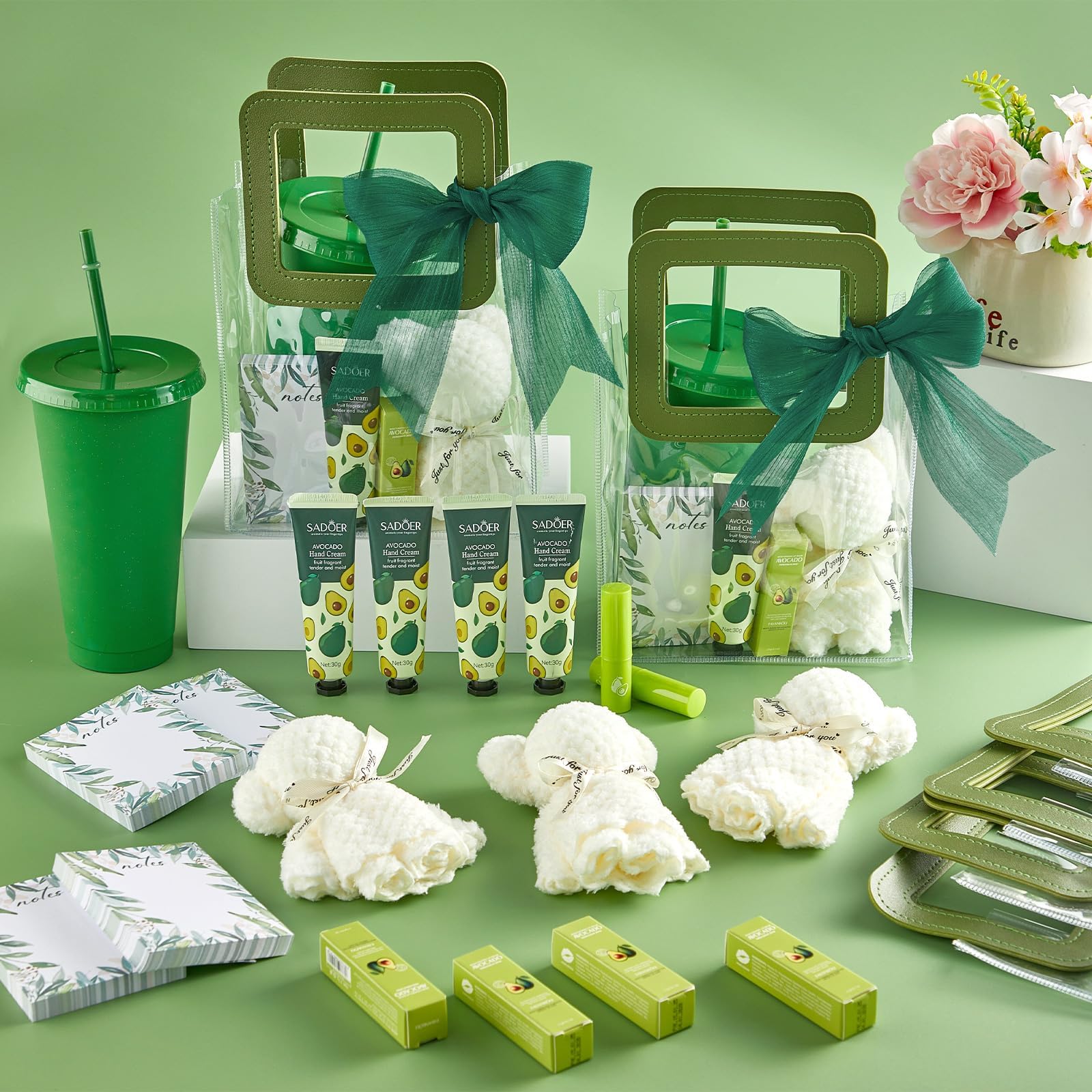 6 juegos de premios de baby shower para ganadores del juego, incluyen vasos de plástico, bloc de notas, bálsamos labiales, cremas de manos, toallas de baño, bolsas de regalo, regalos de baby shower