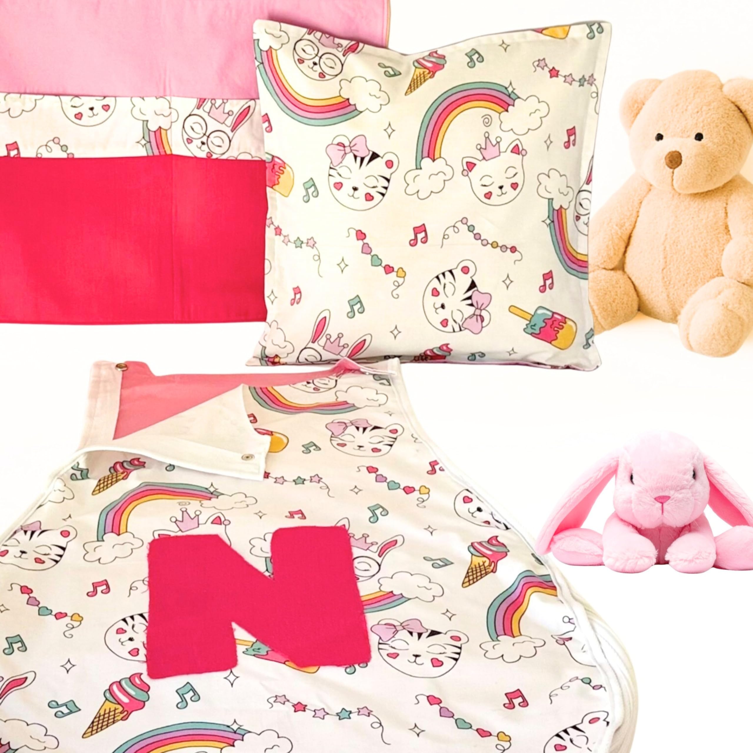 Saco de dormir personalizado para bebé de FashionByCultures de 2 a 12 meses, juego de 3 piezas de artículos esenciales para guardería, de algodón natural, para baby shower, con diseño de gatos y arcoíris.