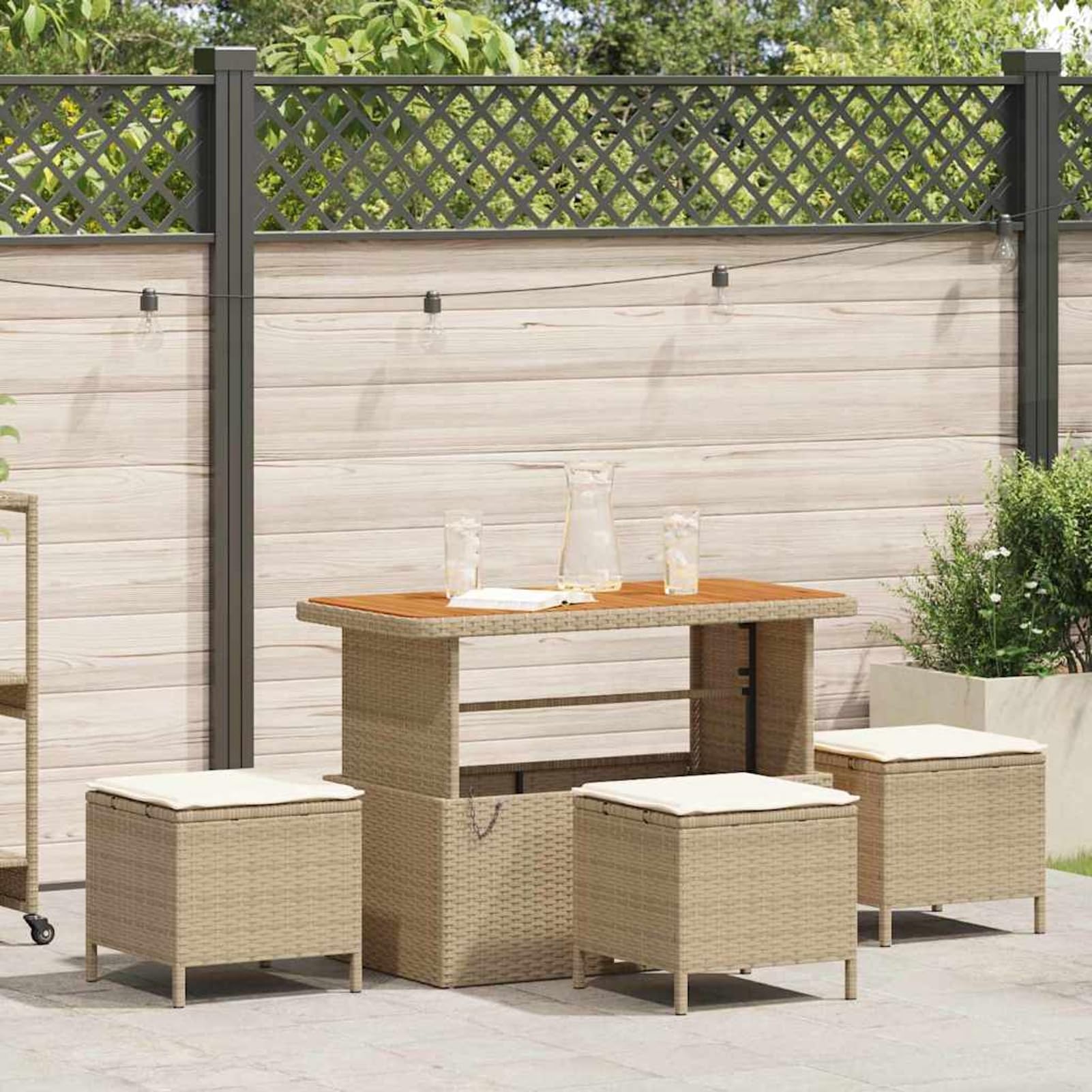 Geecher Set da Pranzo per Giardino, in Polyrattan Beige con Tavolo 100x100 cm e 2 Sgabelli, Cuscini Imbottiti e Struttura in Acciaio, per Terrazza e Giardino