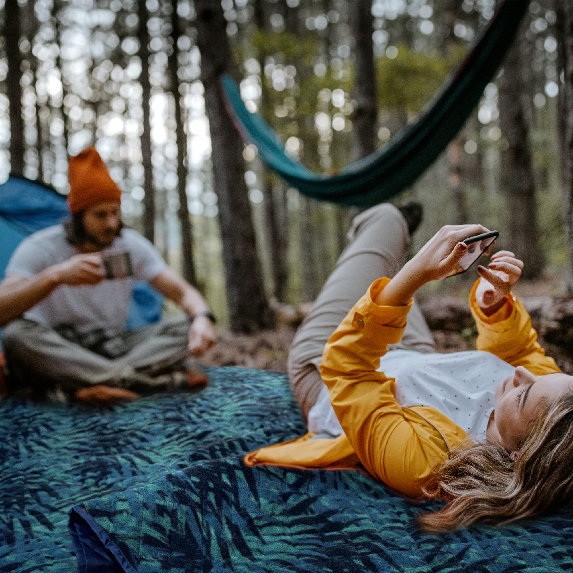 Wasserdichte Outdoor-Decke mit Tasche, verstaubar, groß, gesteppt, Campingdecke, maschinenwaschbar, winddicht, sanddicht, Stadion-Decke für Hunde, Picknick, Indoor, alle Jahreszeiten