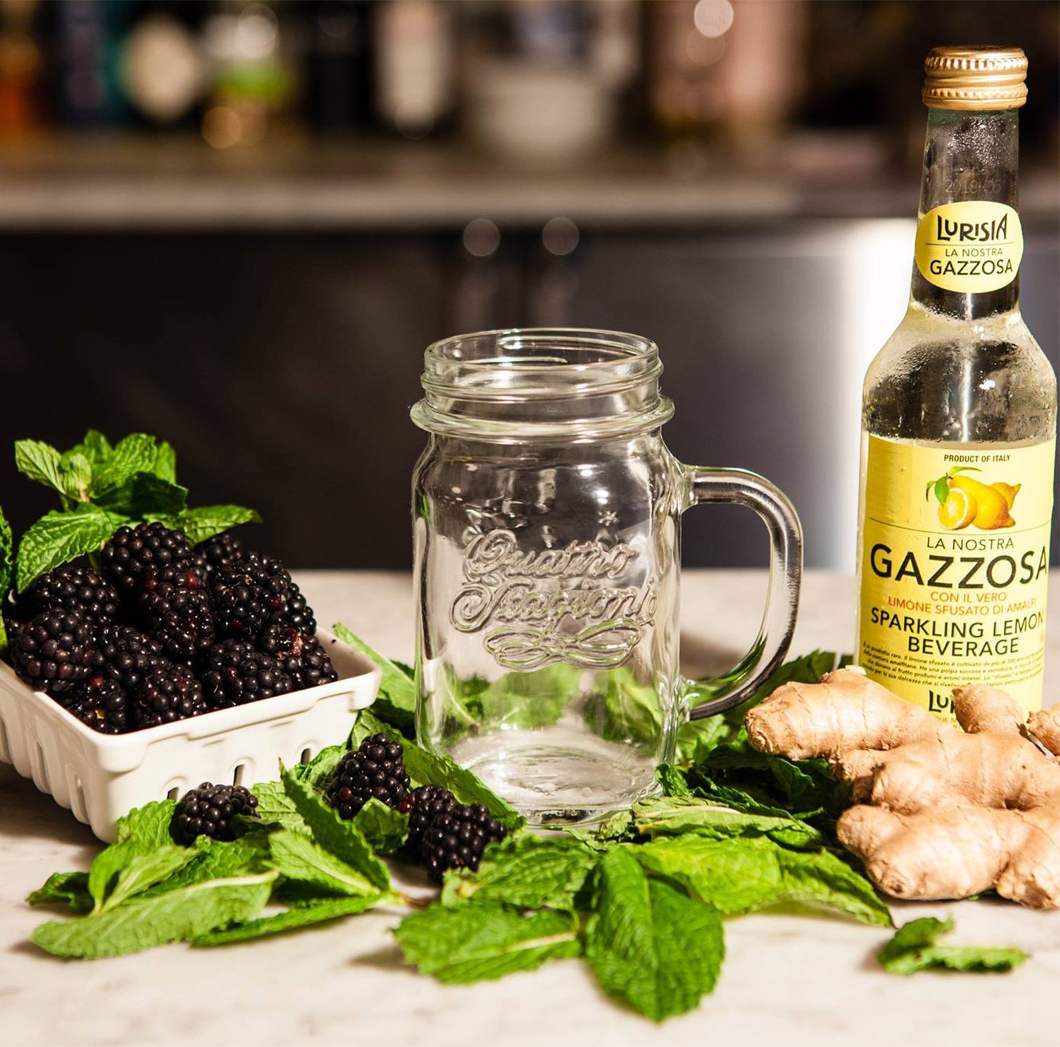 Bormioli Rocco Set 4 Barattoli Cocktail 400 ml con Manico e Coperchio Oro - Bicchieri in Vetro per Drink, Birra, Tè Freddo - Lavabili in Lavastoviglie - Made in Italy