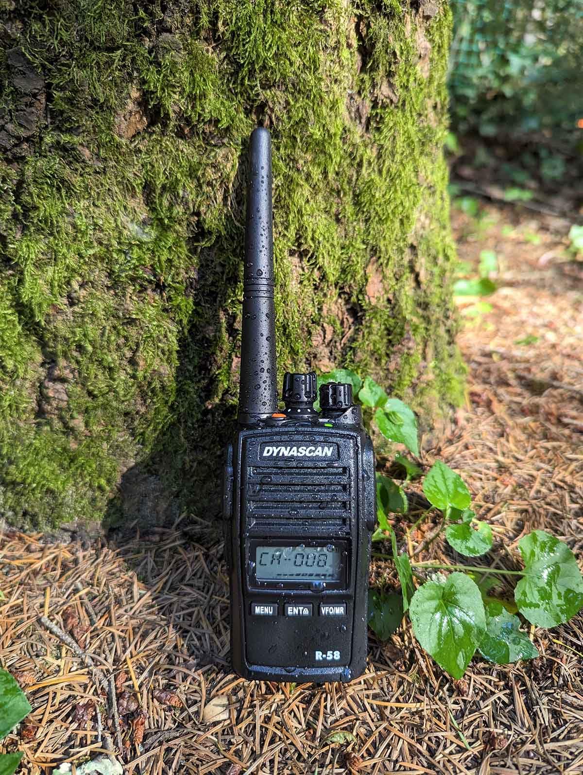 Dynascan R-58 Professionelles PMR446 Funkgerät, Lizenzfrei, IP67 Wasserdicht & Staubdicht, 1600mAh Akku, VOX, Scrambler, inkl. Standladegerät – Robustes Handfunkgerät für Industrie & Outdoor