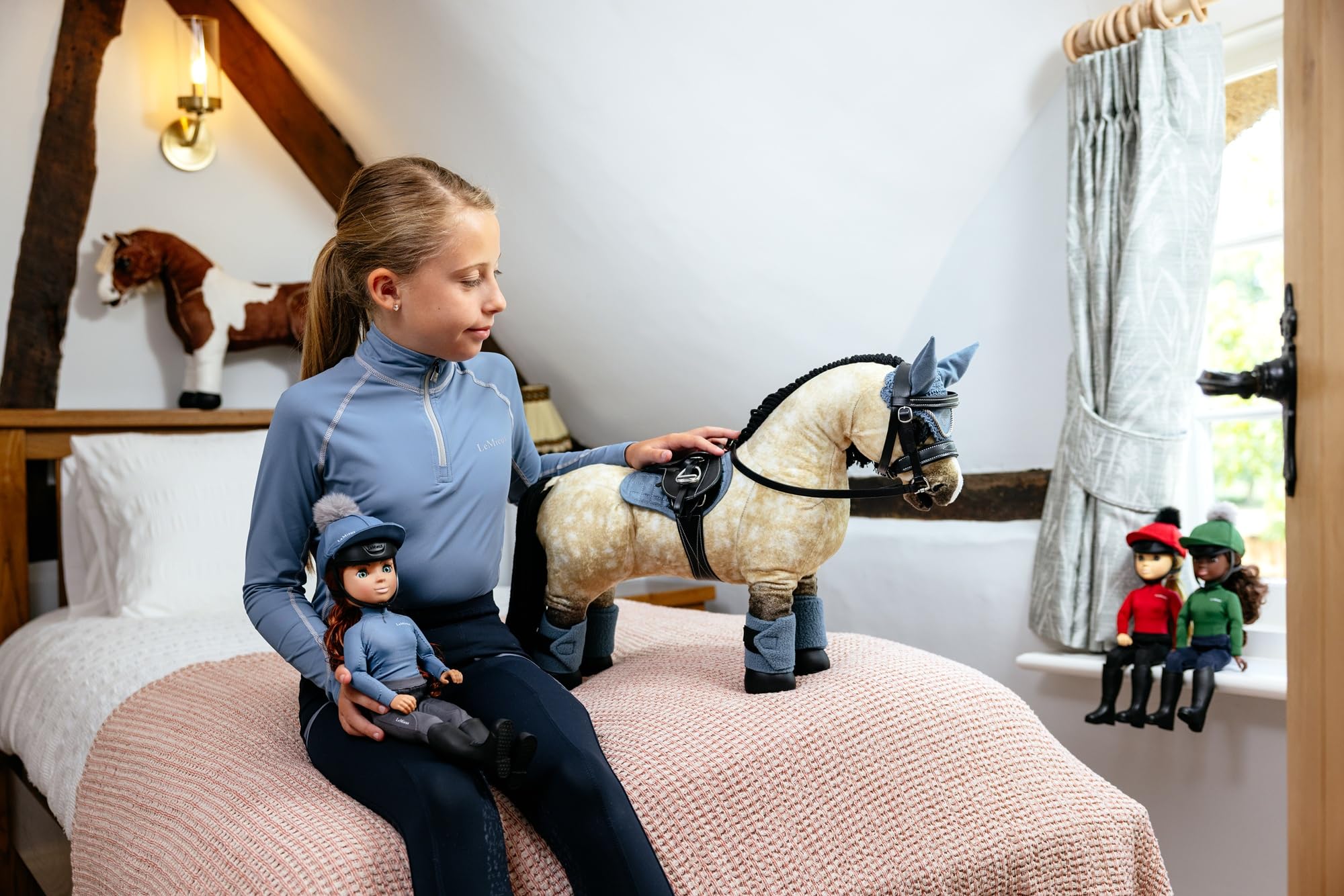LeMieux Toy Rider Chloe - Passt perfekt auf Toy Ponys - Inklusive abnehmbarer Matchy Matchy Kleidung - Geeignet für Kinder ab 3 Jahren