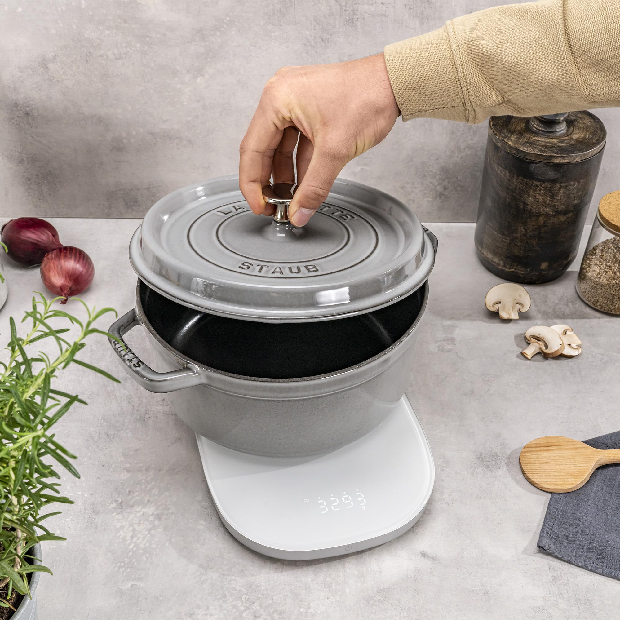 ZWILLING Enfinigy - Báscula digital 2 en 1 para cocina, estación de carga inalámbrica, peso máximo de 22 libras, gramos y onzas, precisión de 0.1 gramo, color blanco