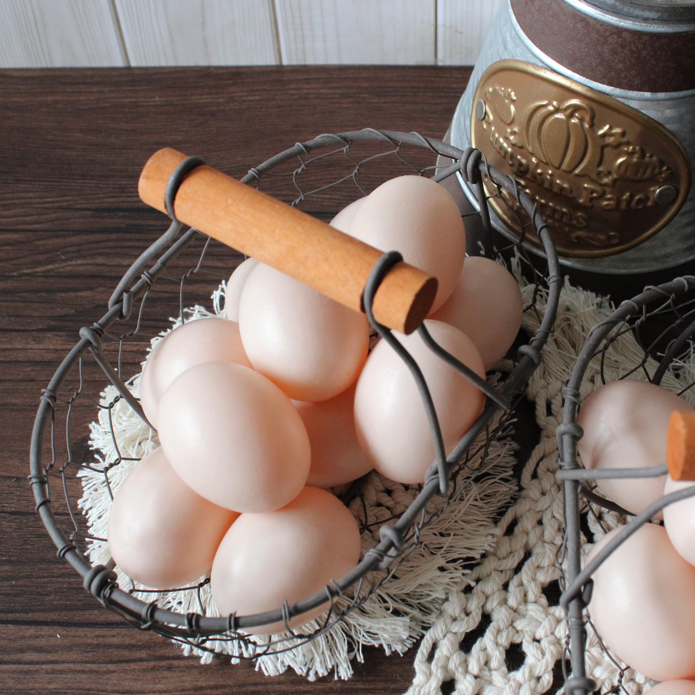 CVHOMEDECO. Cestas ovaladas para huevos de alambre de gallinero Cestas de recolección de óxido con asa de madera Cestas de almacenaje de estilo country vintage. Juego de 2