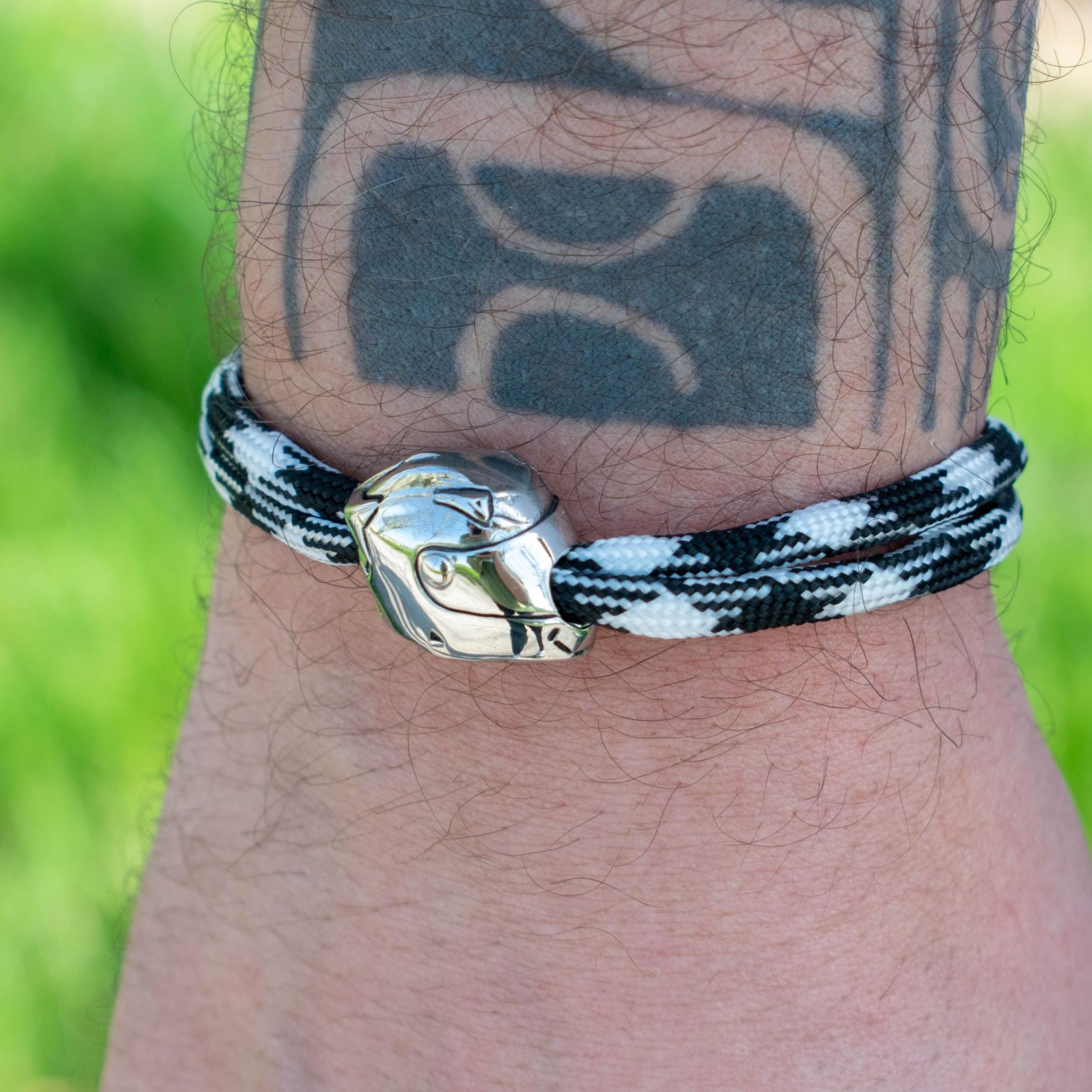 Ernestine - Bracciale da motociclista da uomo regolabile in acciaio inossidabile - gioiello casco da motociclista uomo, donna, idea regalo per motociclista - accessorio per motociclista - polso
