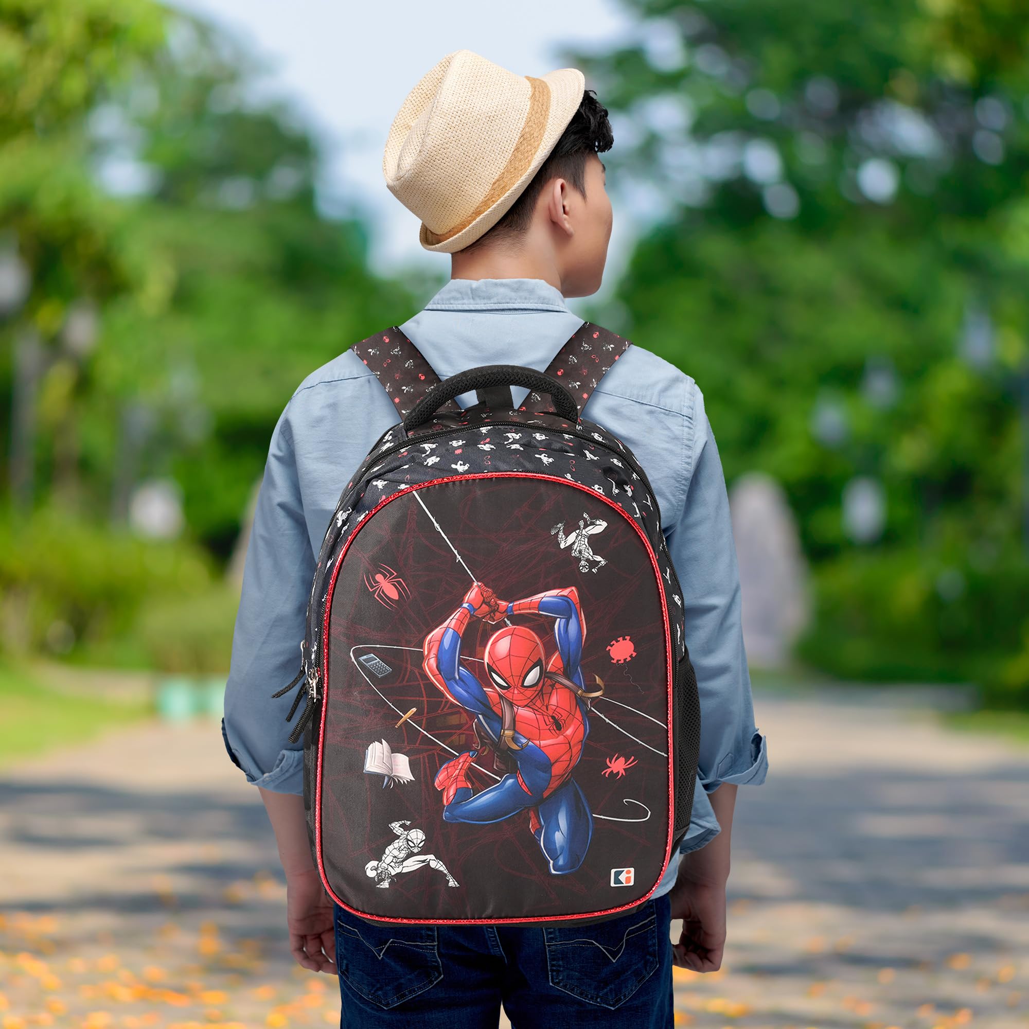 Kuber Industries Plecak szkolny Marvel Spiderman dla chłopców i dziewcząt, plecak podróżny z 4 przegródkami, wodoodporna torba na książki, torba do codziennej rutyny, torba szkolna, dla dzieci, czarny