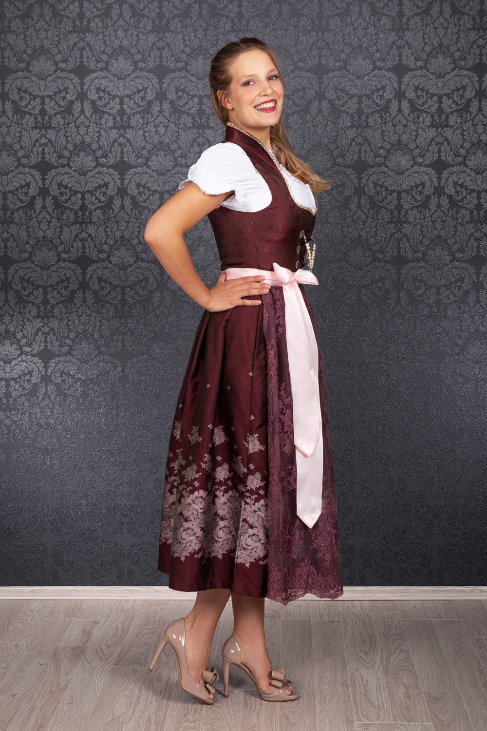 Edelnice Trachtenmode Exklusives Designer Stehkragen Langes Dirndl Stella inkl. Spitzen Dirndlschürze und Charivari
