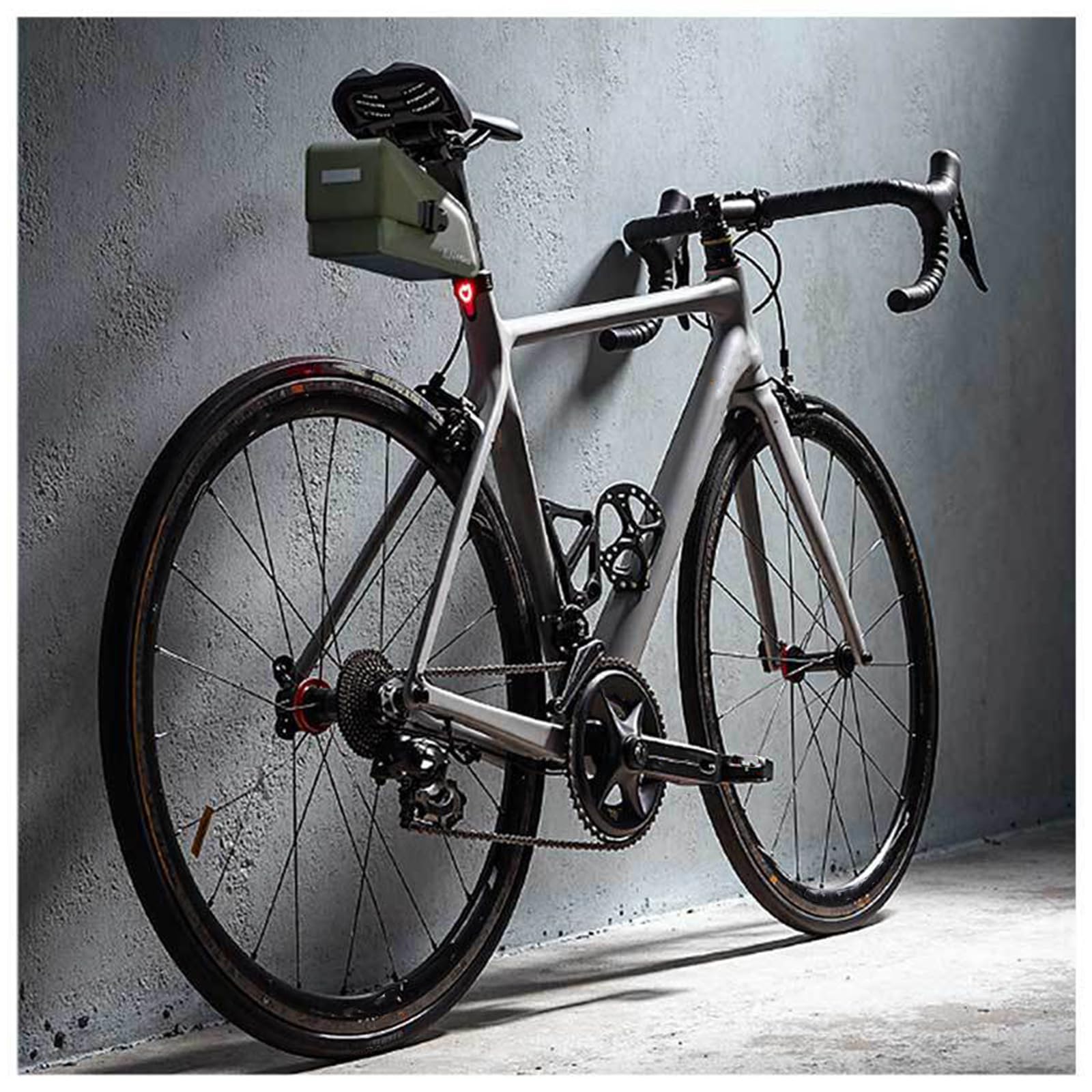 XAGMODSHN Borsa da sella con strisce riflettenti, design a sgancio rapido e scomparti antiscivolo per borsa da ciclismo notturna