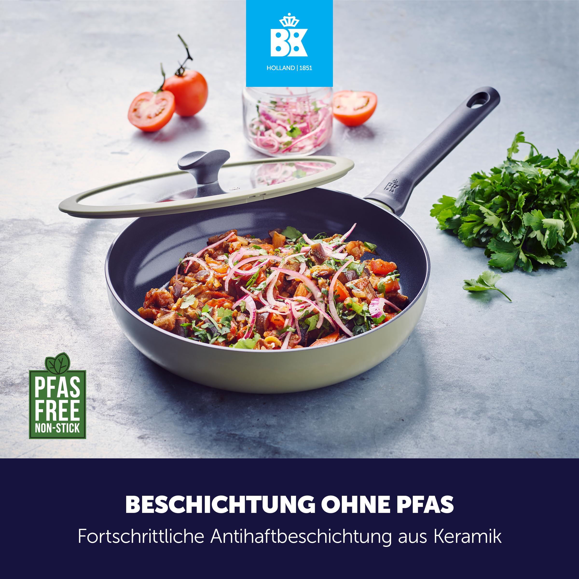 BK Enjoy - Padella antiaderente in ceramica con coperchio, Ø 28 cm/3,4 l, senza PFAS, adatta al forno fino a 160 °C, lavabile in lavastoviglie, riscaldamento rapido, manici freddi, verde oliva