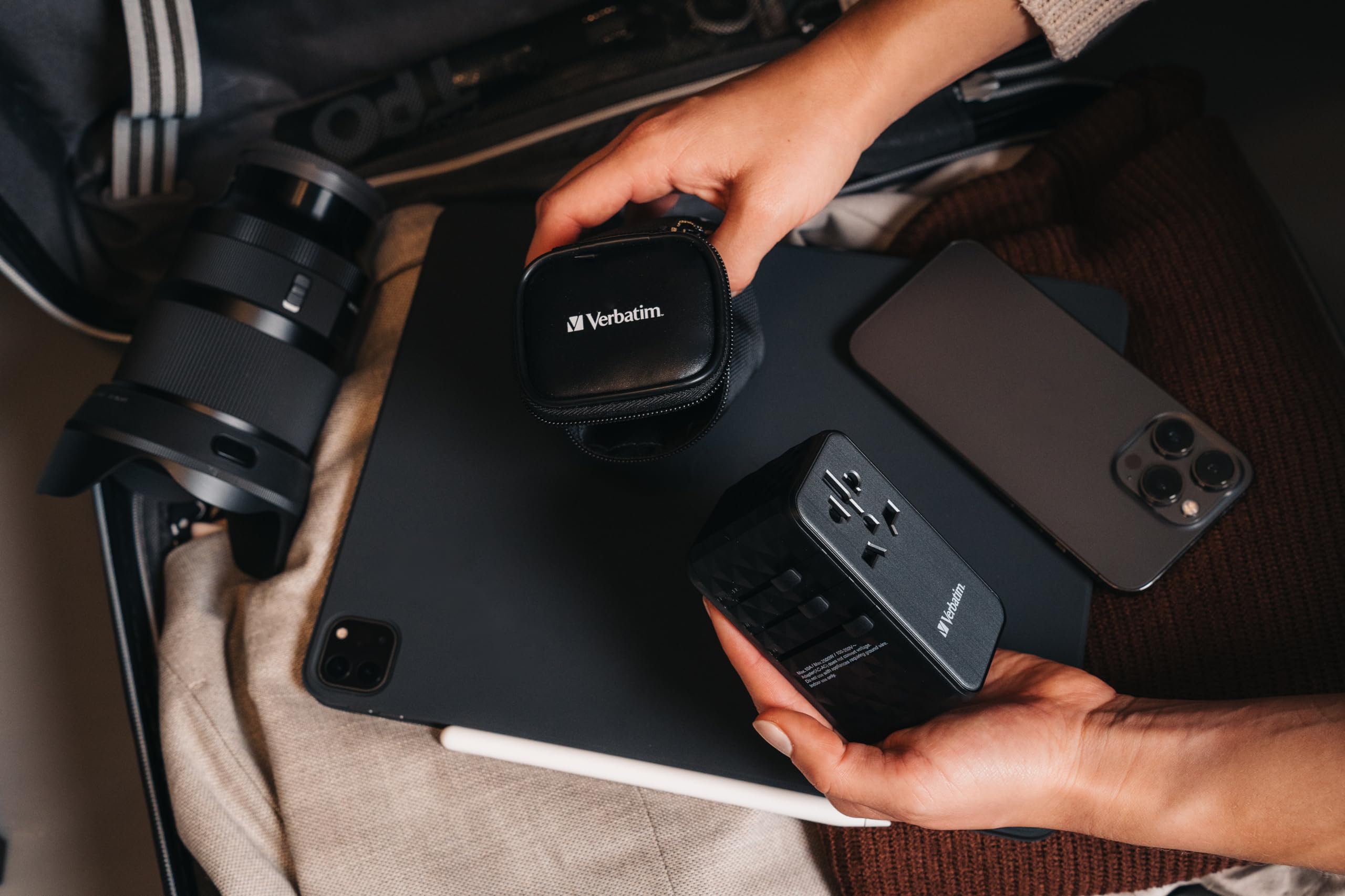 Verbatim GaN - Adattatore da viaggio universale UTA‑06 100 W, con 2 porte USB‑A e 2 porte USB-C, caricatore rapido per laptop, cellulare, fotocamera e Co, spina da viaggio utilizzabile in tutto il
