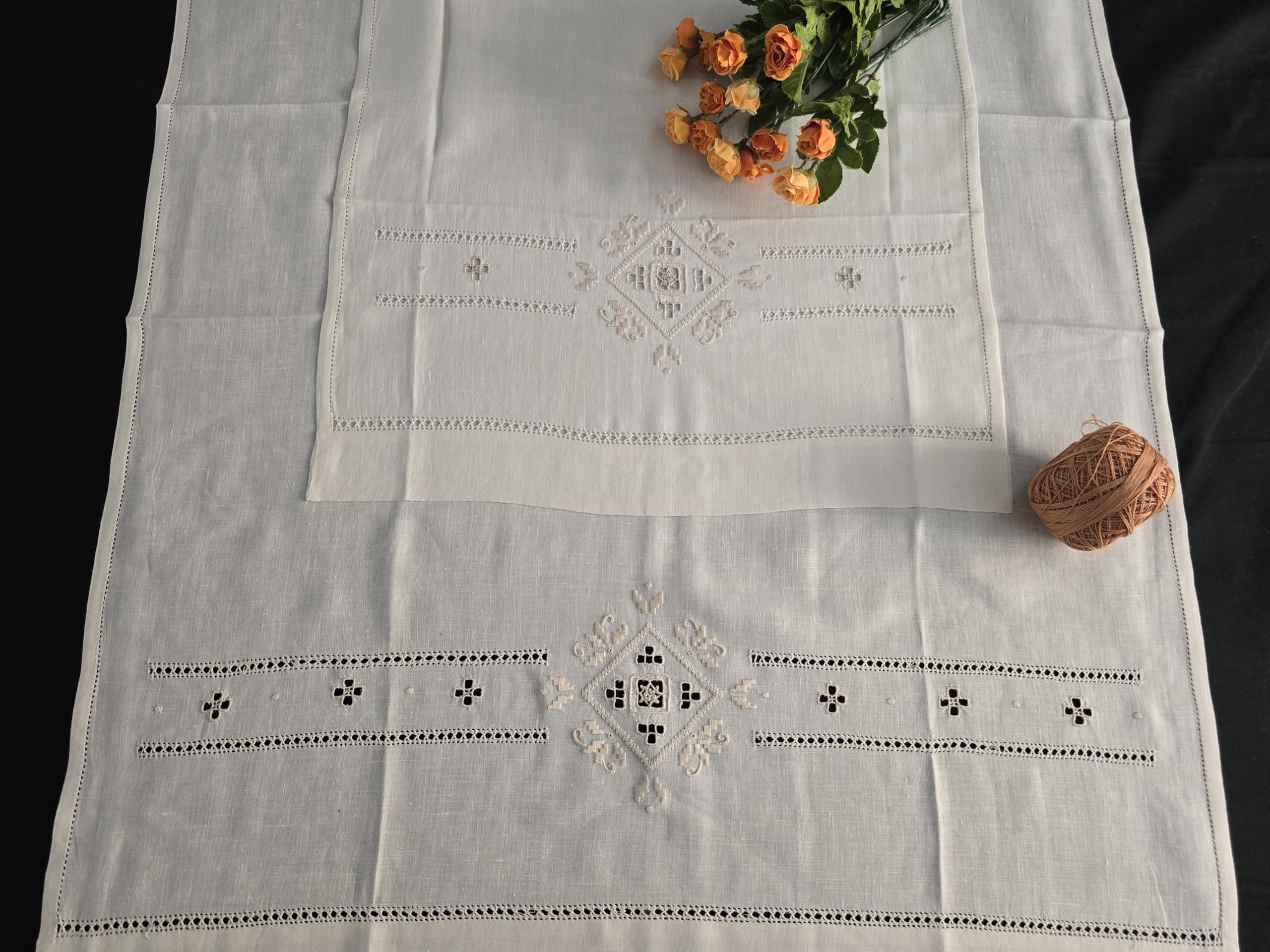 Par de toallas bordadas 1+1 Punto Antiguo a mano puro lino crudo