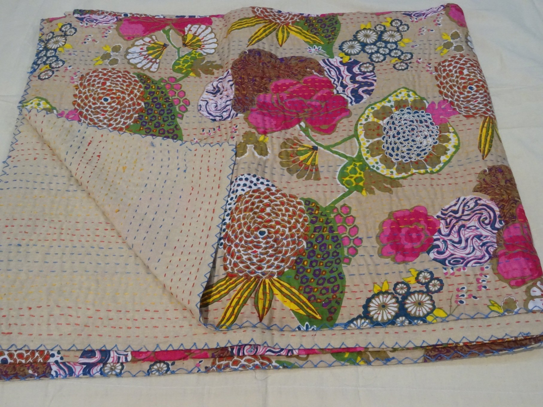 Couvre-lit réversible Kantha coton : changez de style de chambre en un clin d'œil
