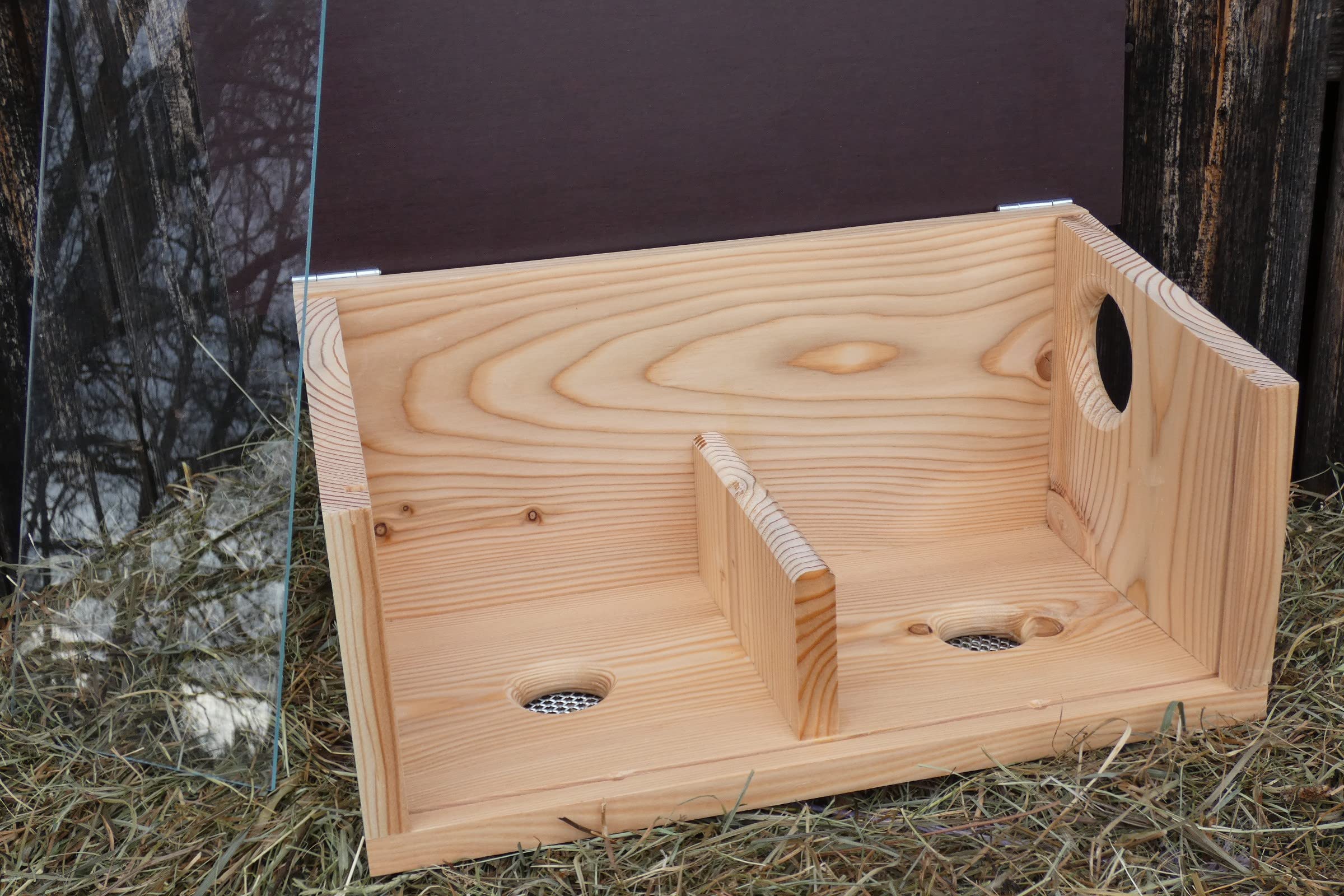 XXXL Eichhörnchen Futterhaus aus hochwertigem Lärchenholz, deutsches Qualitätsprodukt, von Hand gefertigt im Bayerischen Wald zum Stellen oder aufhängen