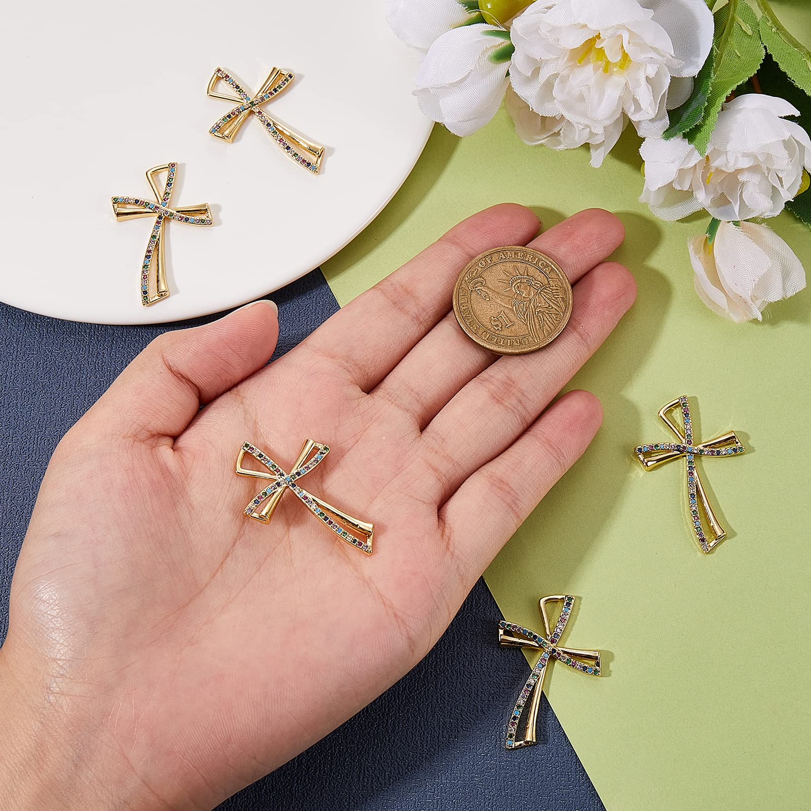 LiQunSweet 5 Dijes De Cruz De Perlas Naturales Con Latón Chapado En Oro, Micro Pavé De Circonita Cúbica, Piedra Cúbica A Granel Para Hacer Joyas, Collares, Aretes, Accesorios, 14 ~ 1.102