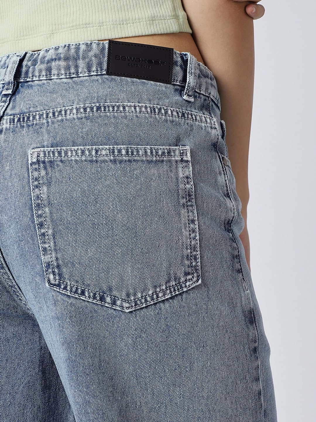 Bewakoof Jeans desgastados de ajuste recto y holgados para mujer, Azul, 32
