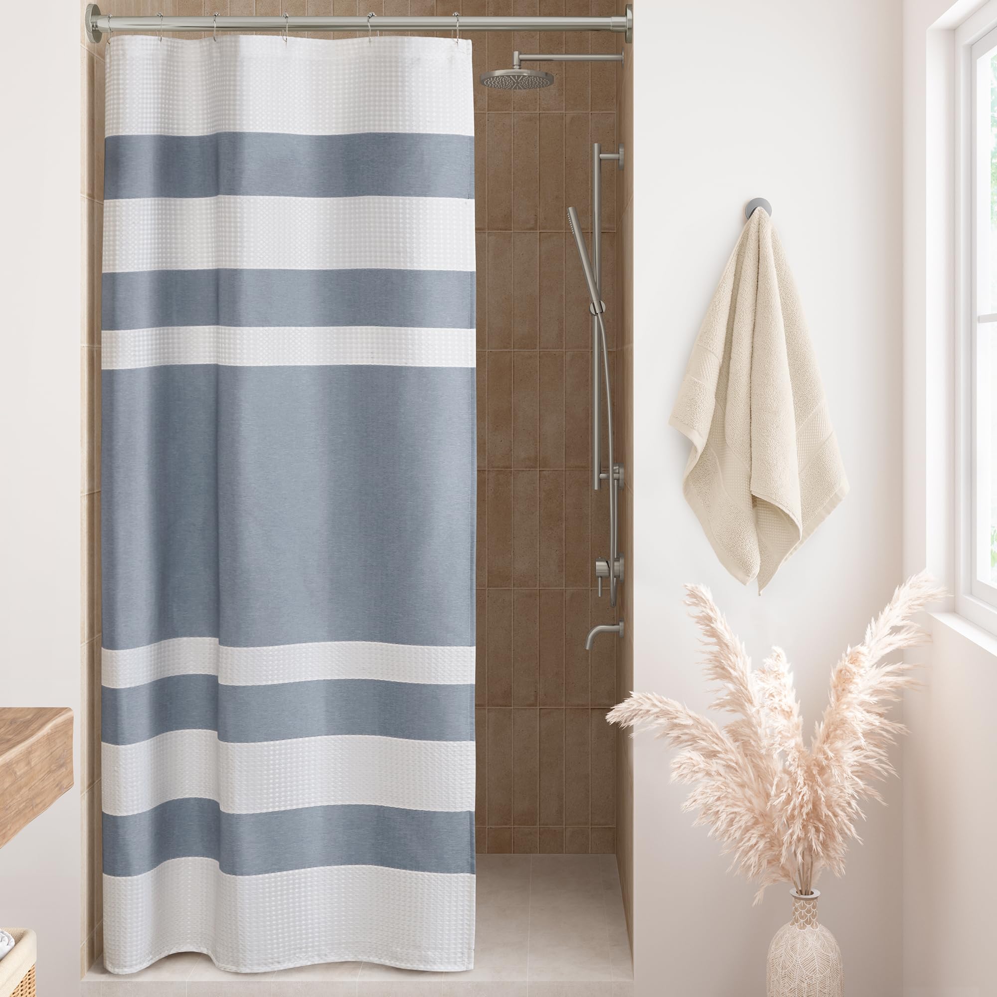 Madison Park Rideau de douche gaufré, gestion de l'humidité Scotchgard 3M, rideau de douche moderne qualité spa pour salle de bain, dimensions : 91 x 183 cm, bleu indigo