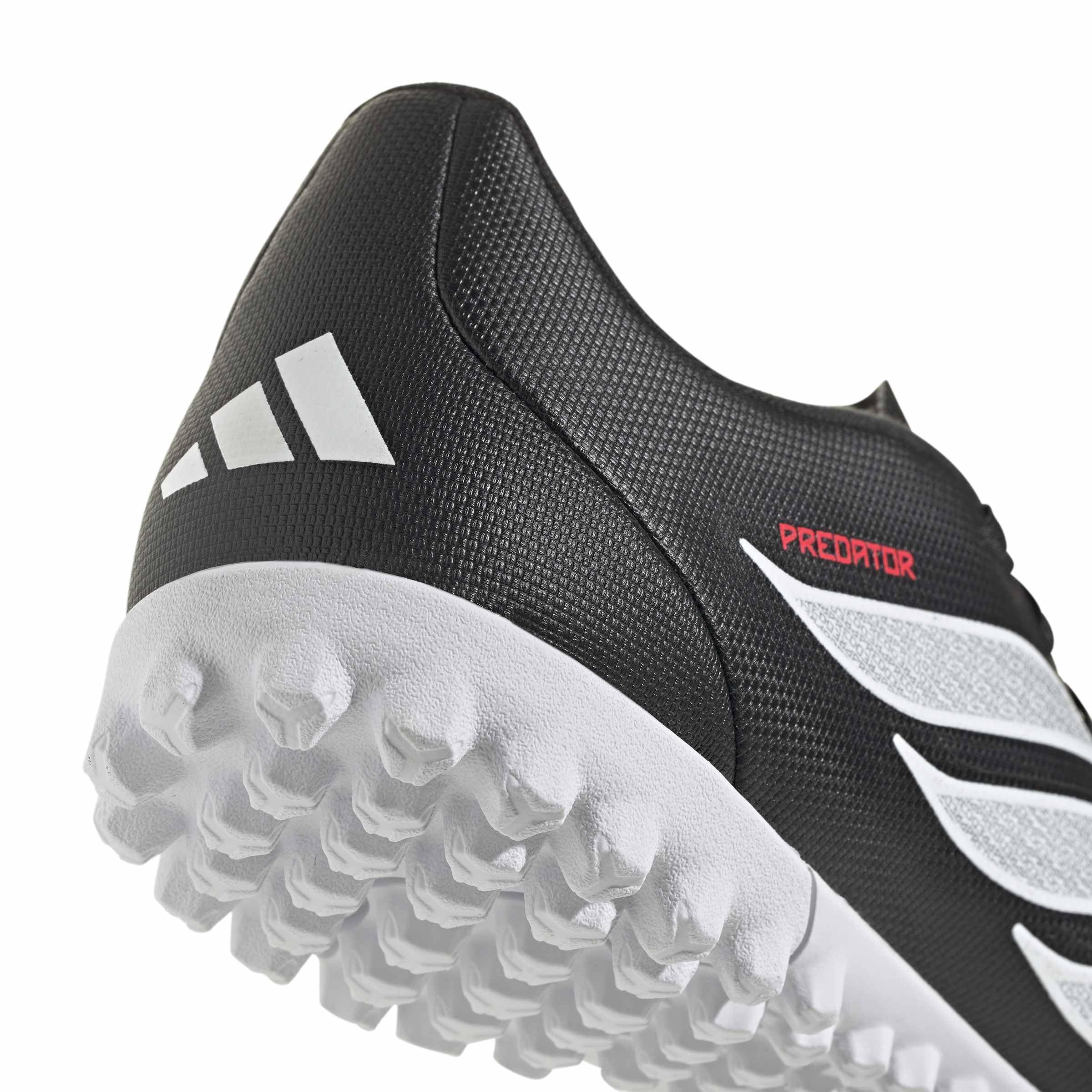 adidas Unisex Club Turf Botas de fútbol