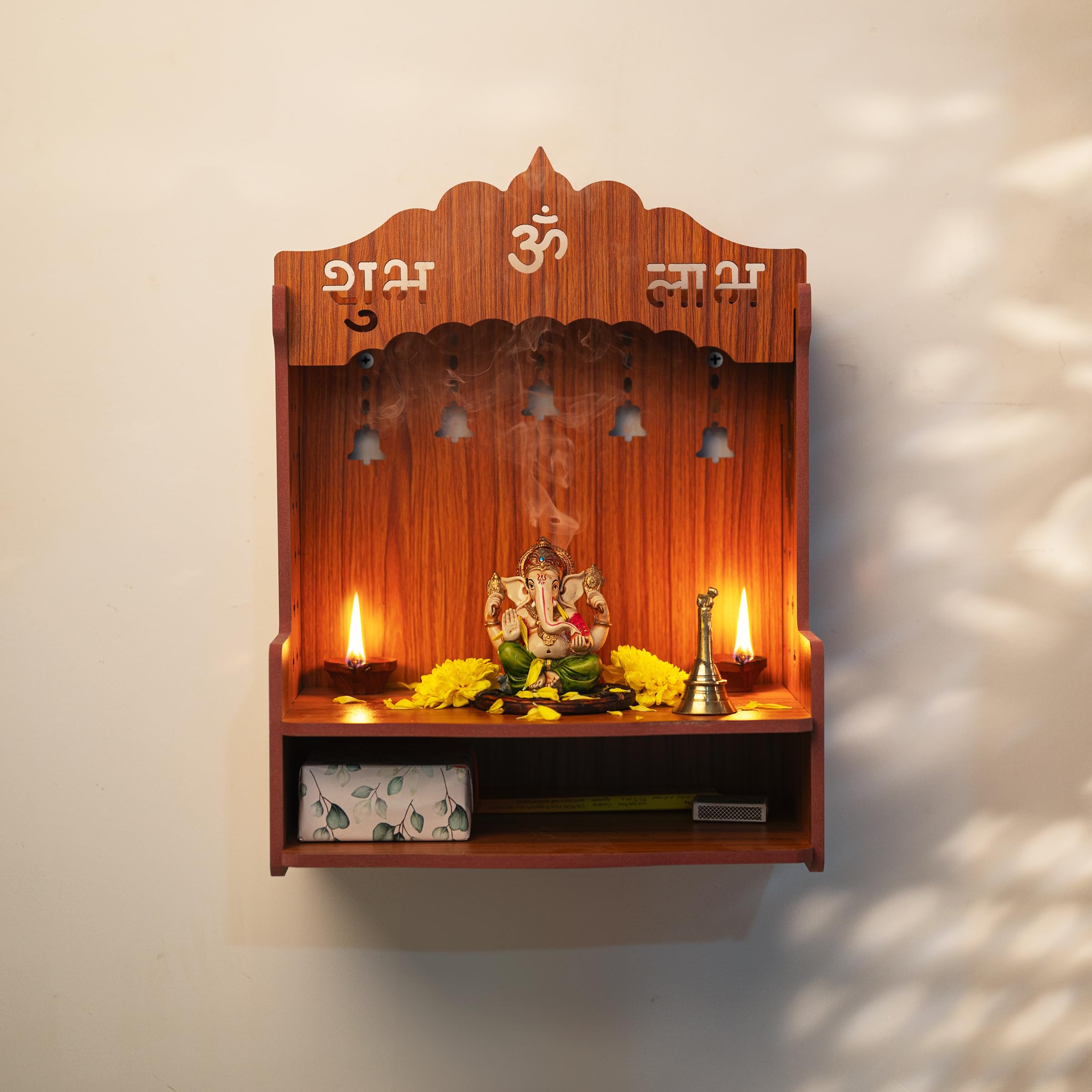 Mensola da tavolo in legno da appendere al muro, tempio Pooja Mandir God per riporre oggetti e idoli, decorazione per casa, ufficio e regali (marrone, design 3)