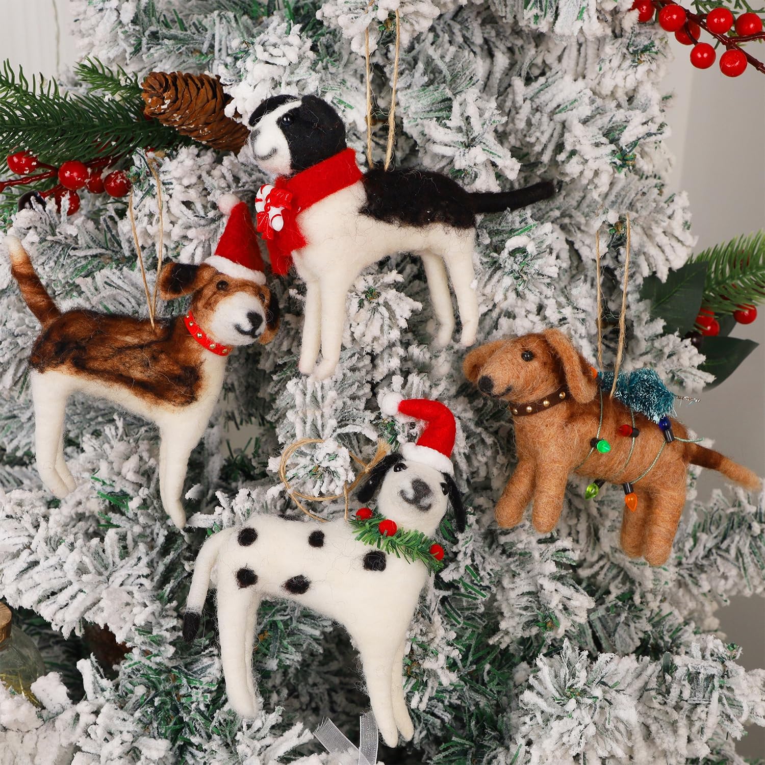 Juegoal Set di 4 ornamenti natalizi in feltro a forma di cane, decorazione natalizia da appendere a forma di cucciolo di lana, decorazione per feste in casa