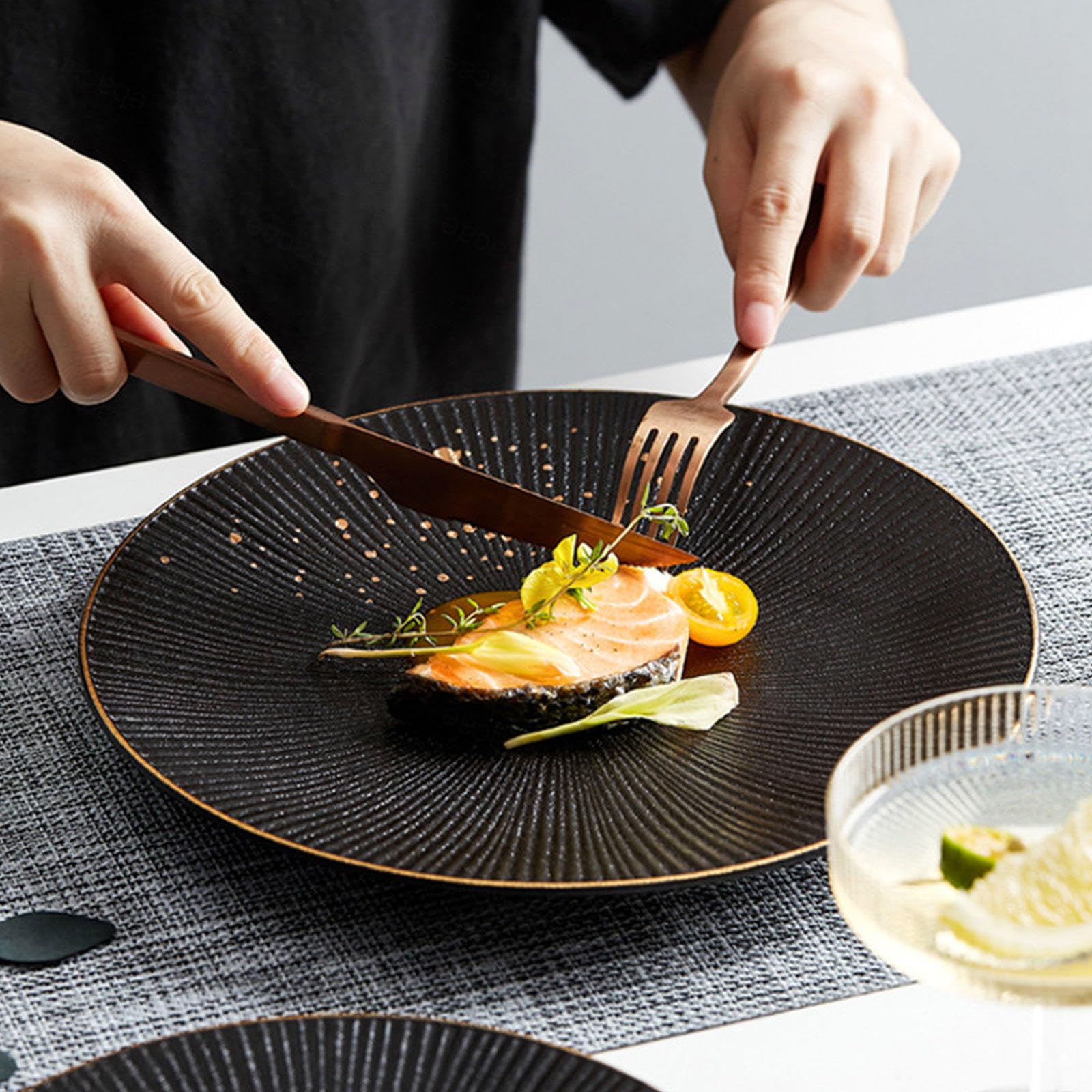 前菜やデザートを盛り付けて、ワンランク上の食卓に。 セラミック