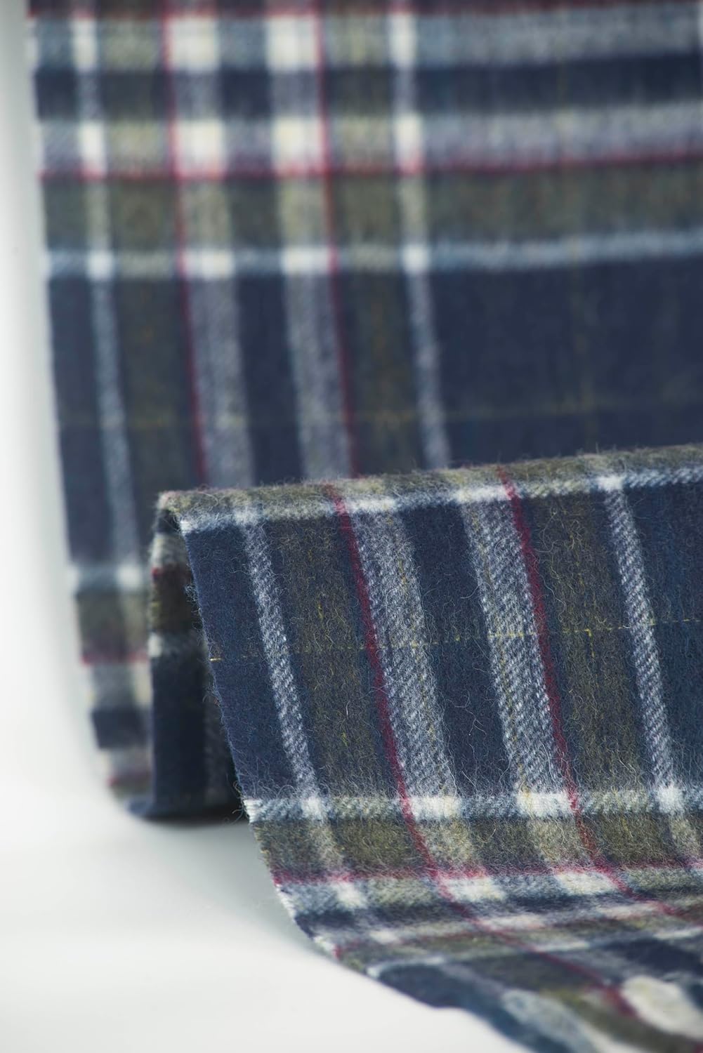 REALITY&FANTASY Cashmere and 100% soft Lambs Wool Plaid Tartan Winter Scarf for Men and Women