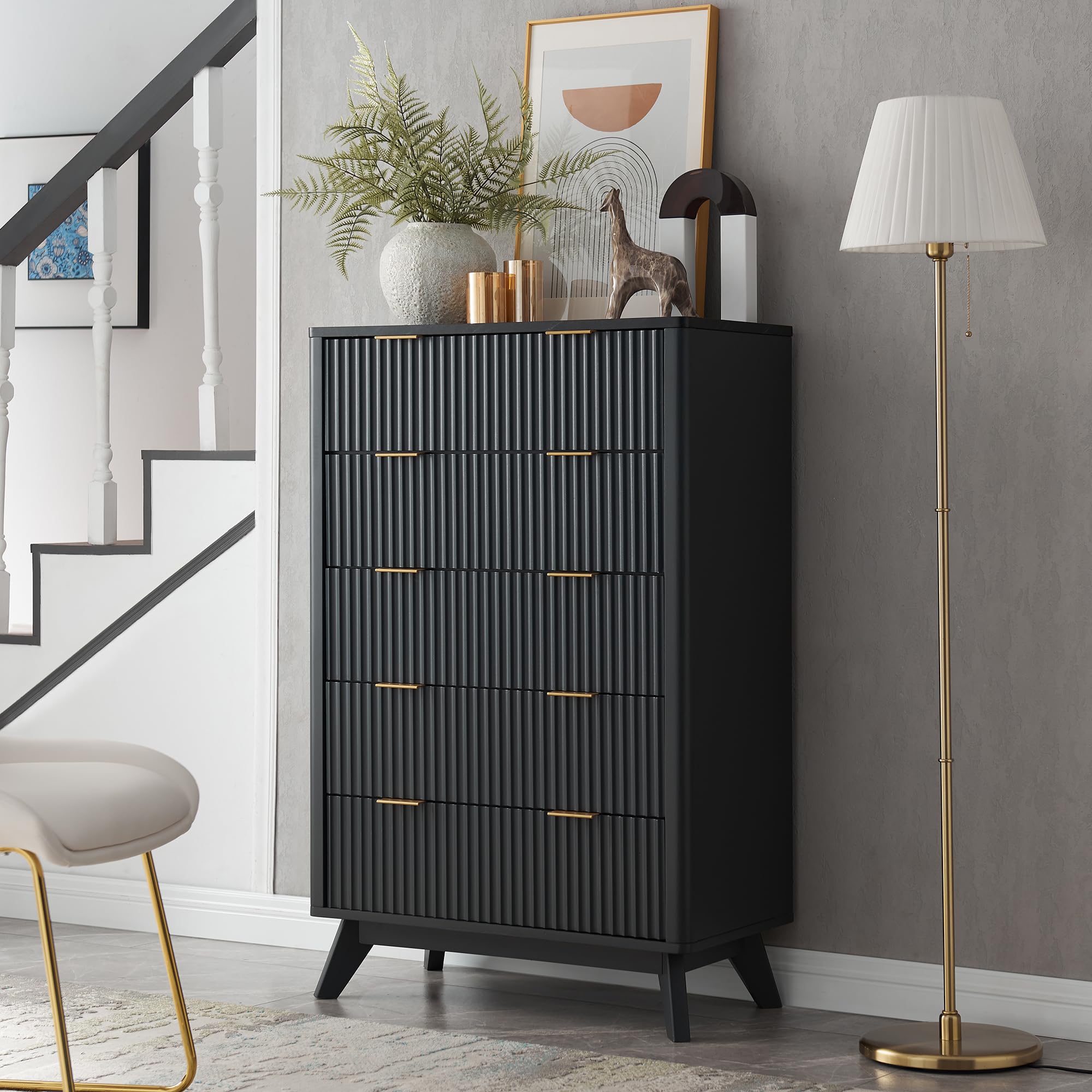 Cajonera de 5 cajones, 122 cm de altura, diseño moderno con surcos, diseño abovedado, con tablero de melamina efecto mármol, aparador para dormitorio y sala de estar, color gris oscuro