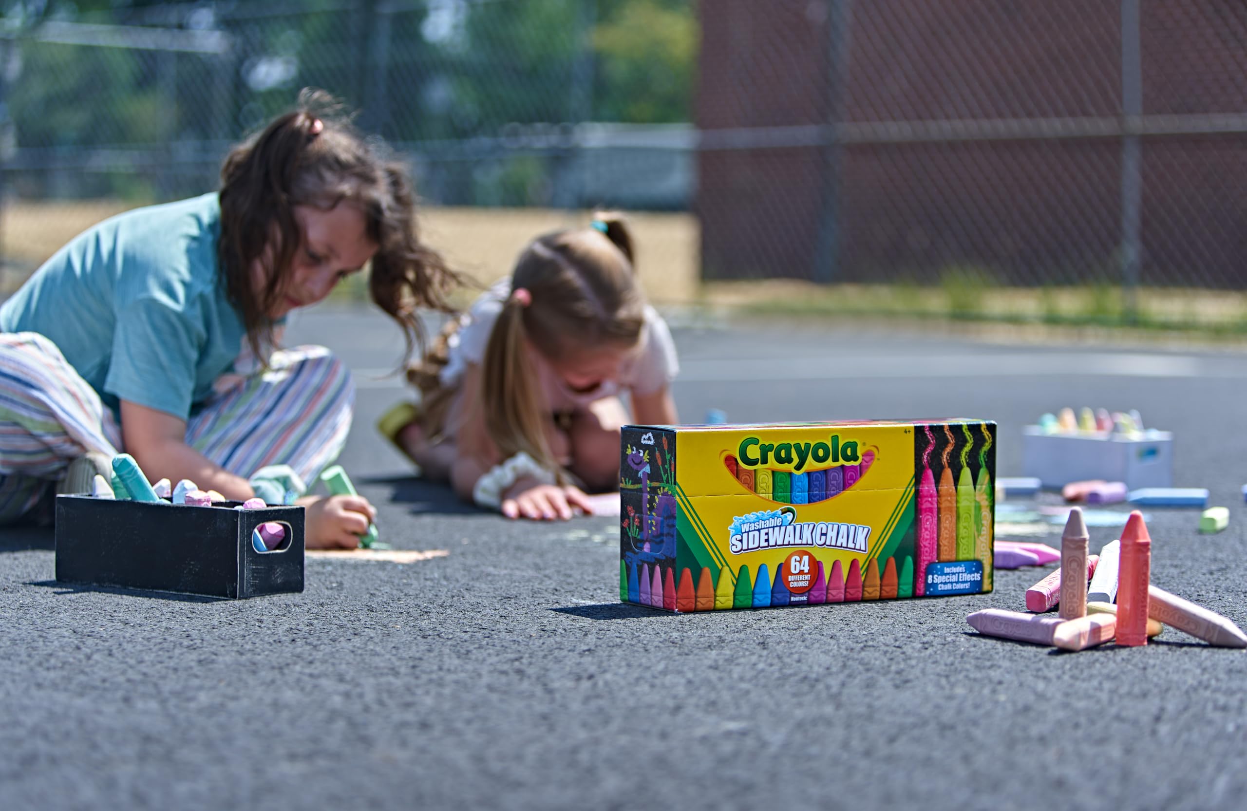 CRAYOLA — Tizas de Colores Tamaño Maxi para Dibujar en Asfalto, Colores Variados, Set de 64 Unidades, No Tóxico, Apto para Niños a Partir de 4 Años