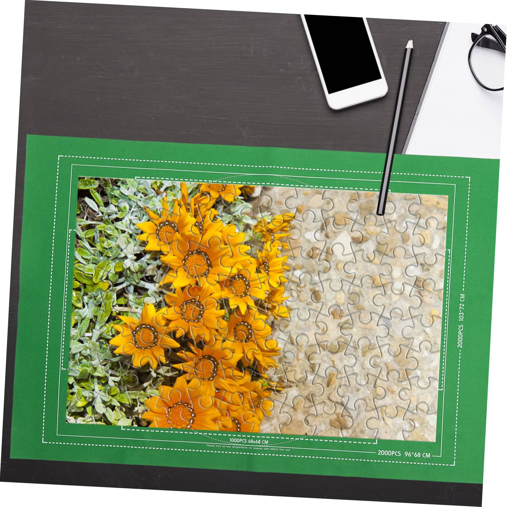 Toyvian Tappeto per Puzzle in Feltro Verde 3 Bande Fissante e Tubo Gonfiabile, Supporta Fino a 2000 Pezzi per Gioco Puzzle Adulti Colore Casuale