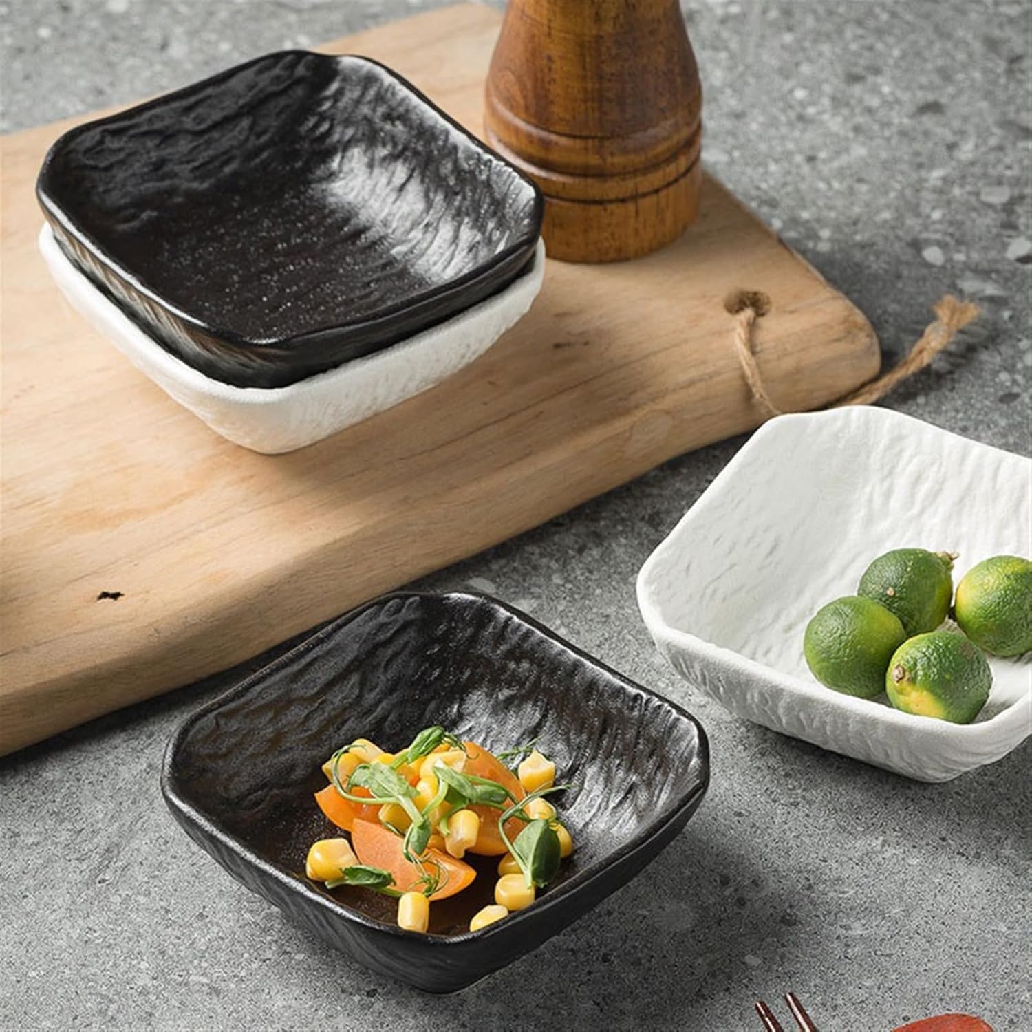Bowl for Sauce 4-piece Household Condiment Dish Soy Sauce Fashion Simple Dipping Bowl Snack Appetizer Snacks Plate(Black)