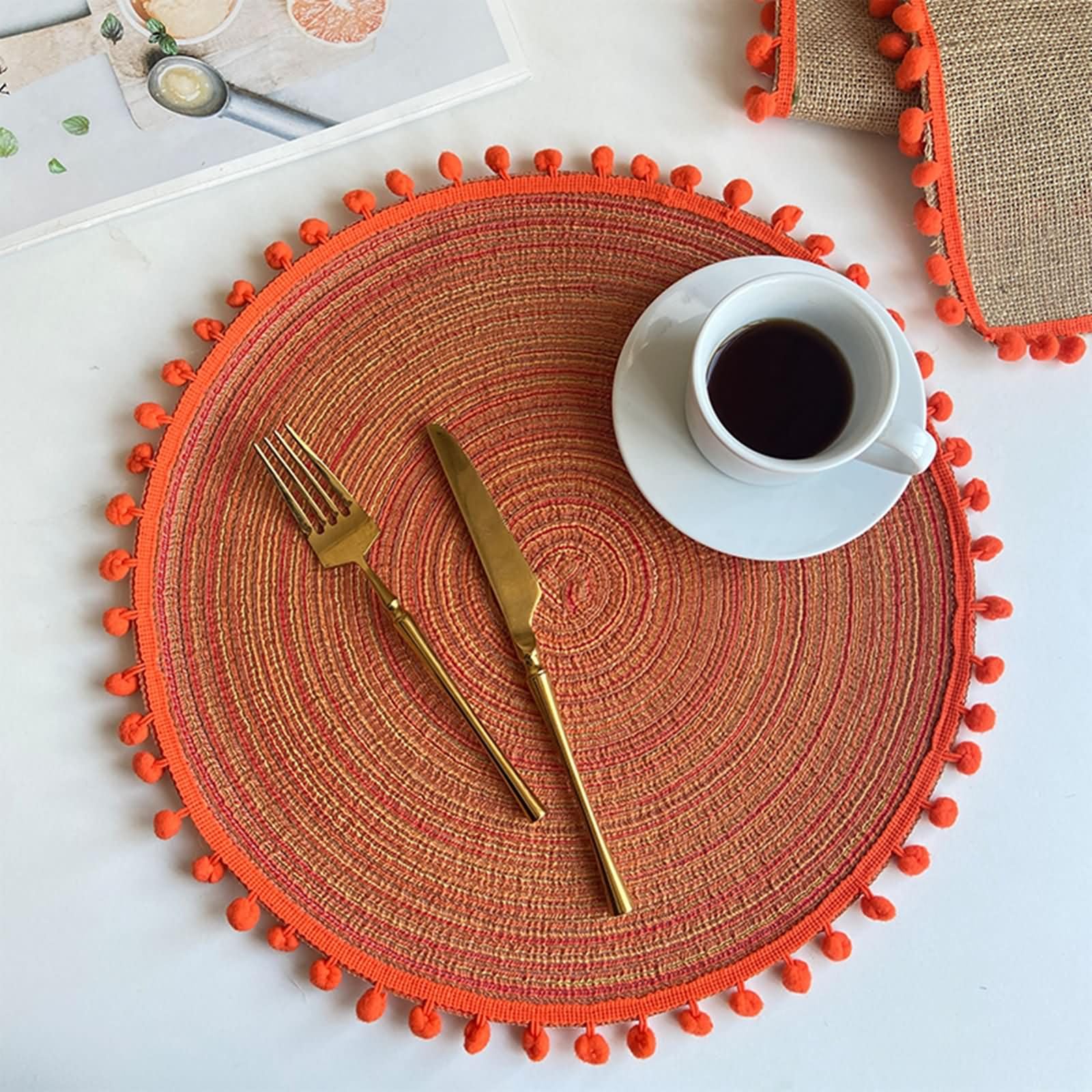 8Pièces Napperon Table Restaurant Lavable, 38 CM Orange Sets de Table Salle à Manger Lavable Antidérapant, Rond Tissé avec Pompon