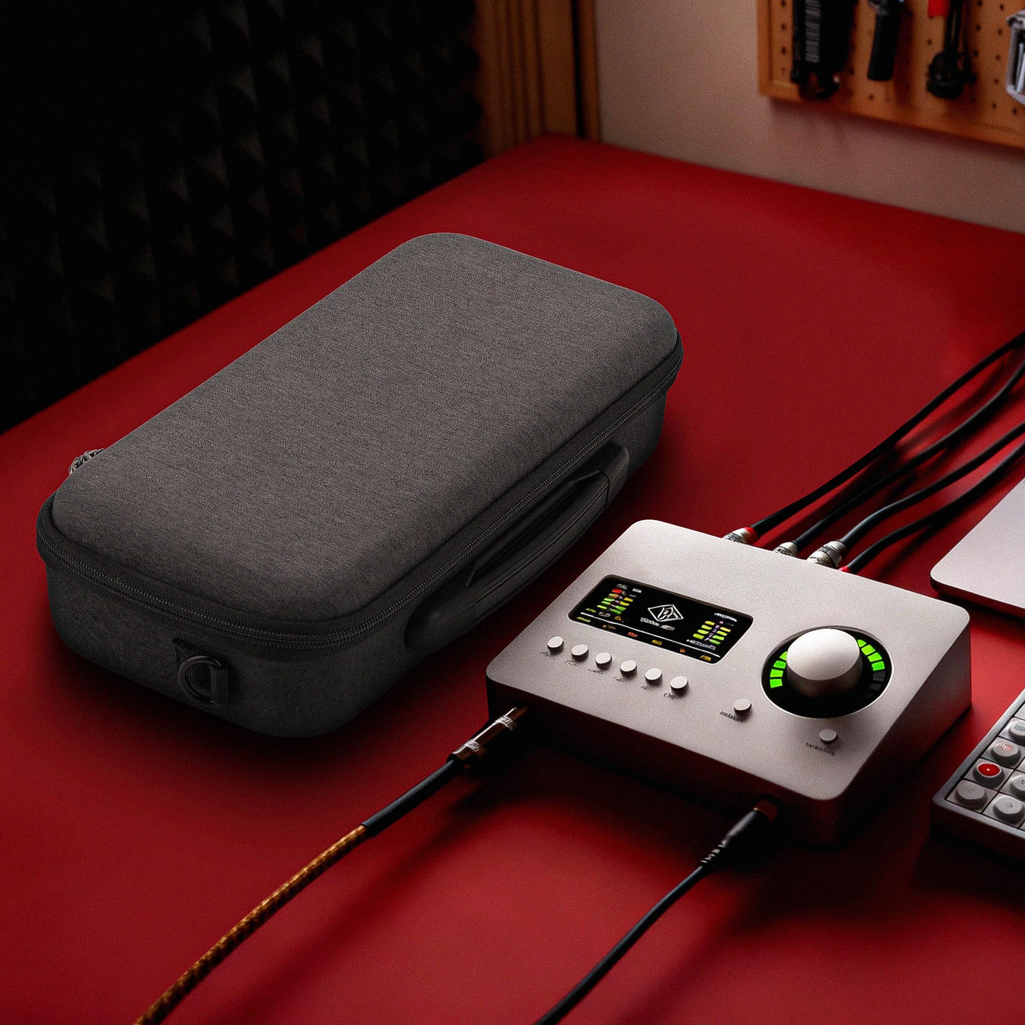 Geekria Maleta de Viaje rígida Compatible con Universal Audio Apollo Solo/USB, Bolsa para Mezclador de Audio (Gris Oscuro)