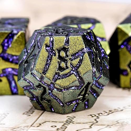 Miniatura 4 de DND - Juego de dados de metal D&D, dados metálicos con purpurina y caja de regalo para juegos de mesa RPG (color amarillo verdoso + morado)