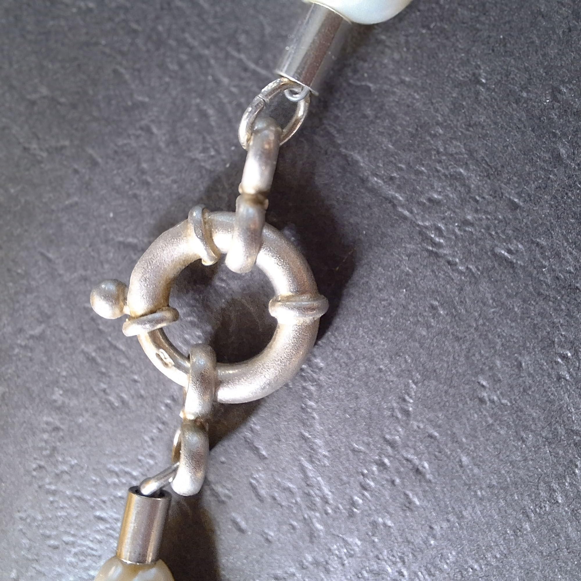 Exquisite Barock Perlen Kette - Ein Statement der Eleganz in Weiß