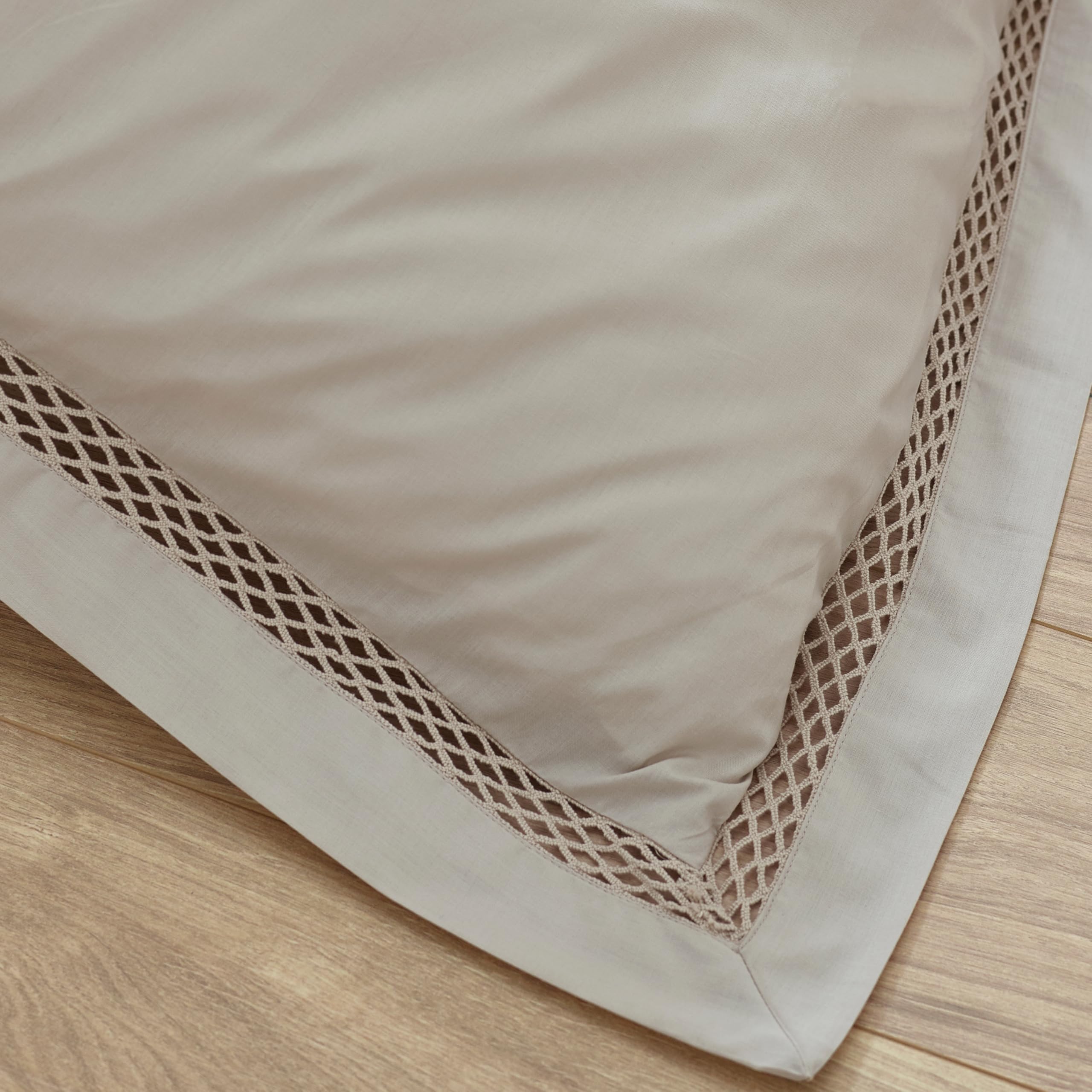 Catherine Lansfield Classic Lattice Lace Double Duvet Cover Set including Pillowcases Natural - Image 3
