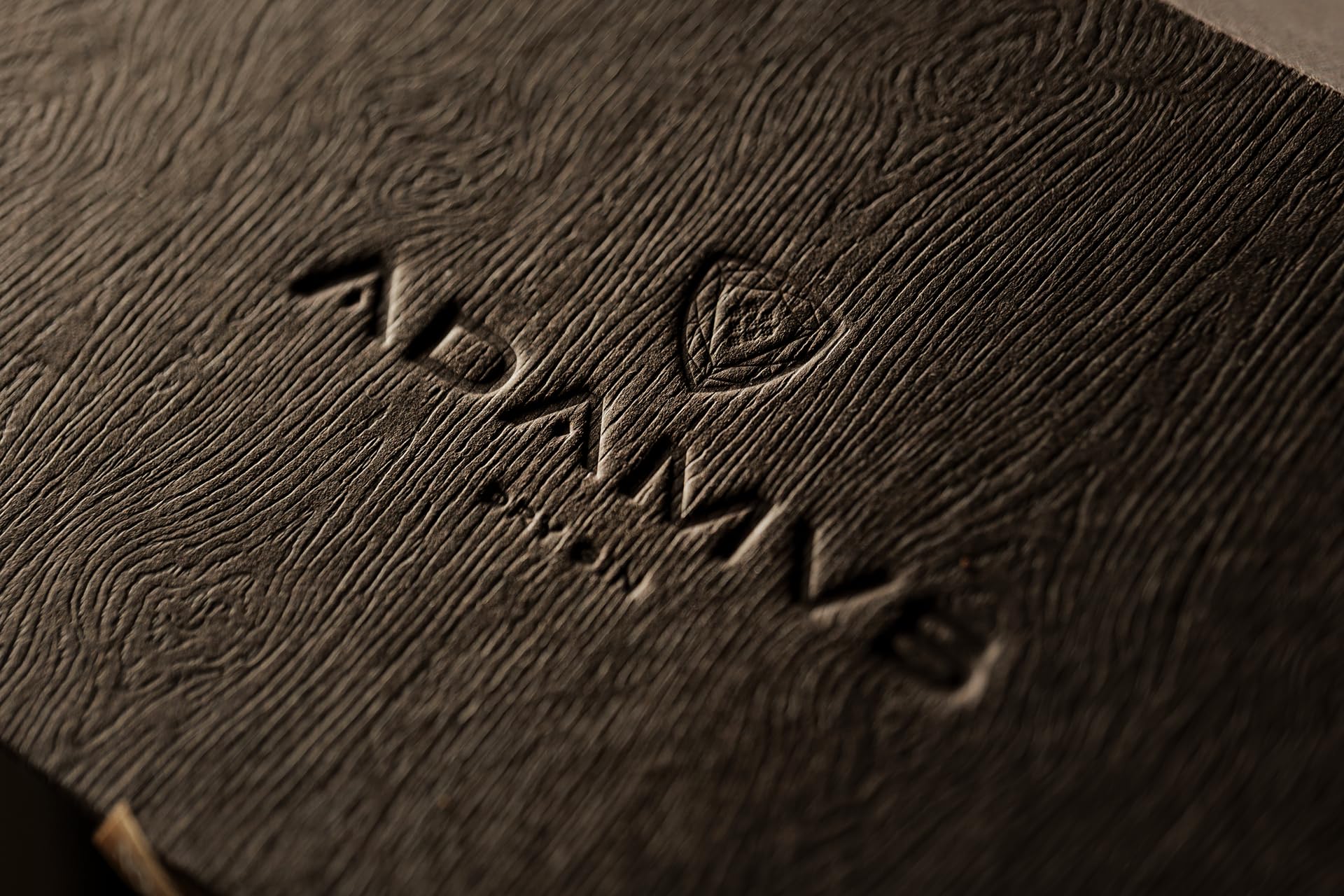 Caja de Regalo Adamus Ginebra Orgánica Signature Edition 2023-70cl | Incluye 2 Copas y 2 Bases de Corcho Natural