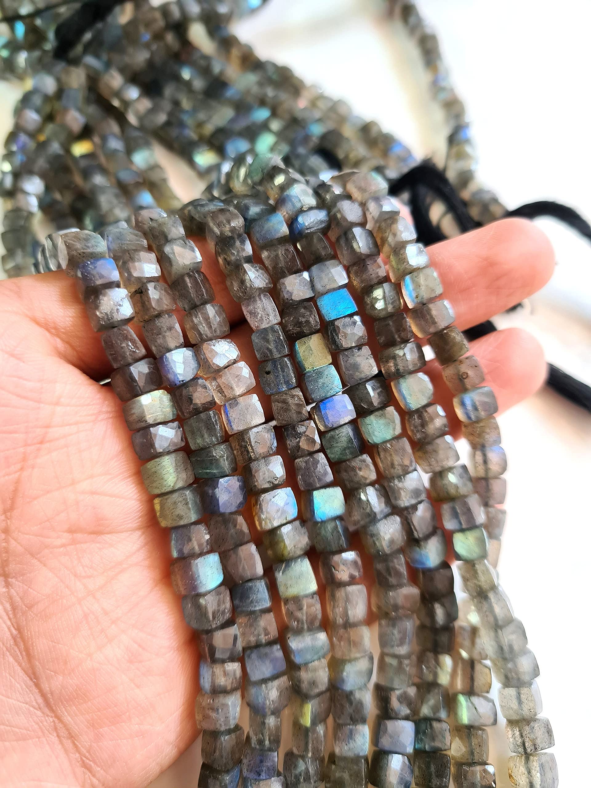 Fil De Perles En Labradorite - 33cm Environ 62 Pièces - Formes Rectangles Et Cubes 3-6mm - Neuf