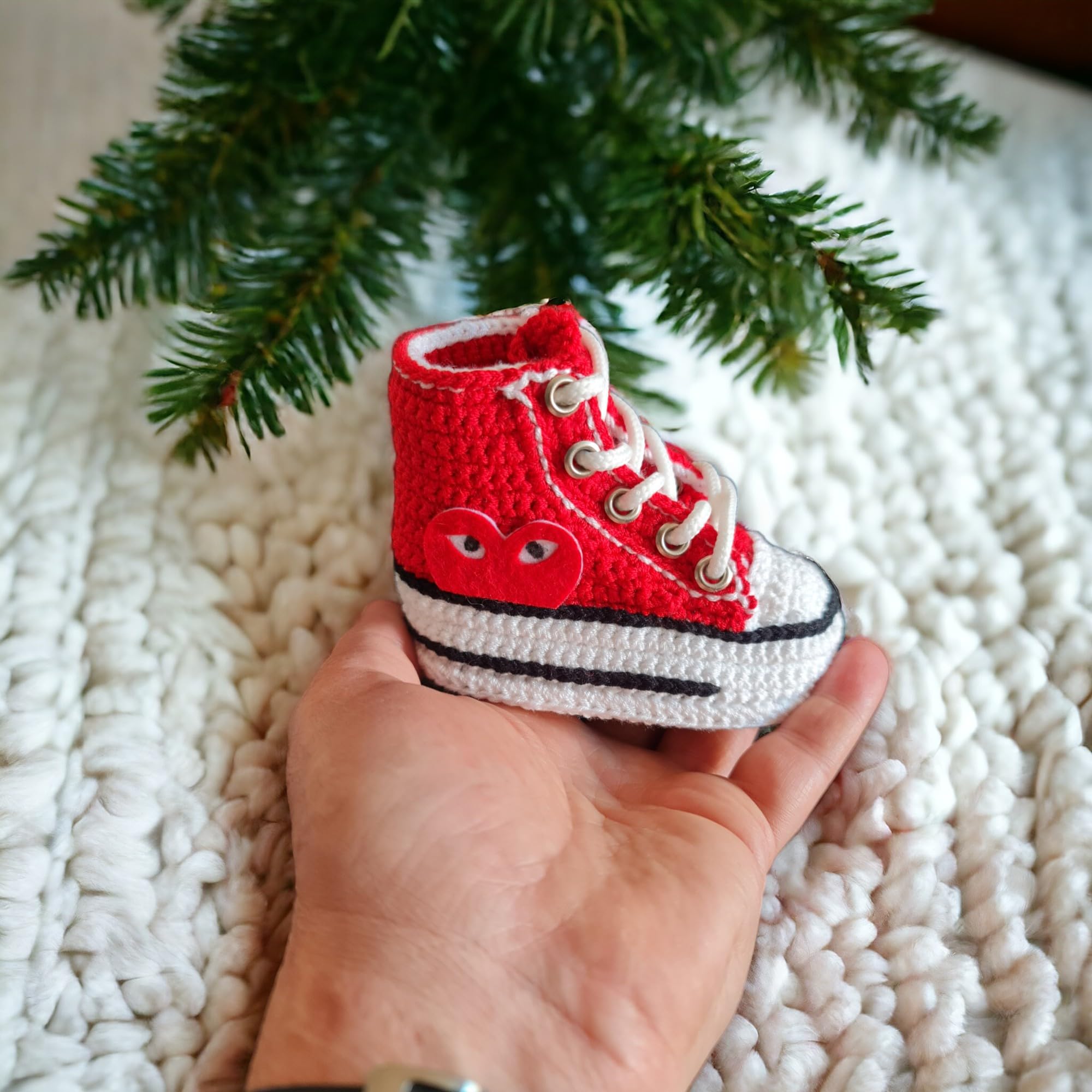 Handgefertigte Personalisierbare Baby Sneaker Booties - Gehäkelte Erstlingsausstattung & Krankenhaus Nachhausegeh-Outfit - Weiche Gestrickte Willkommensgeschenke zur Geburt & Babyparty - Rot